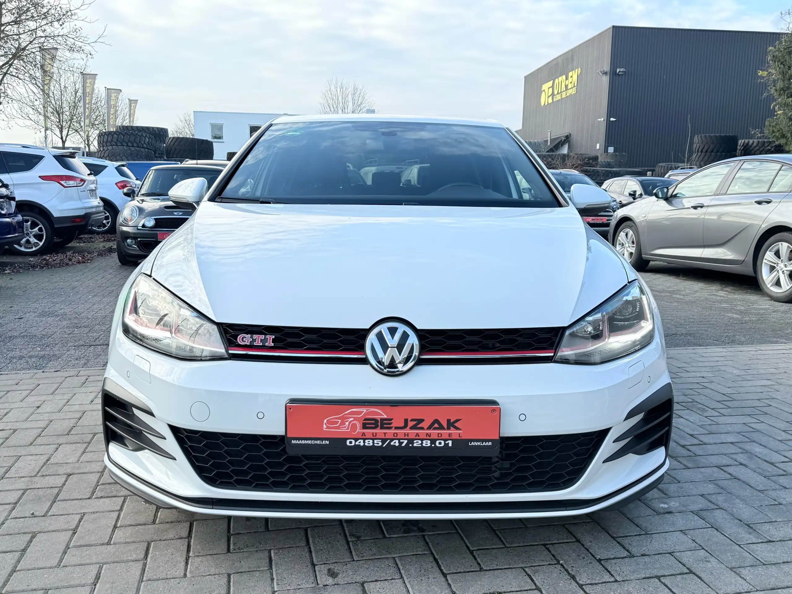 Volkswagen - Golf GTI