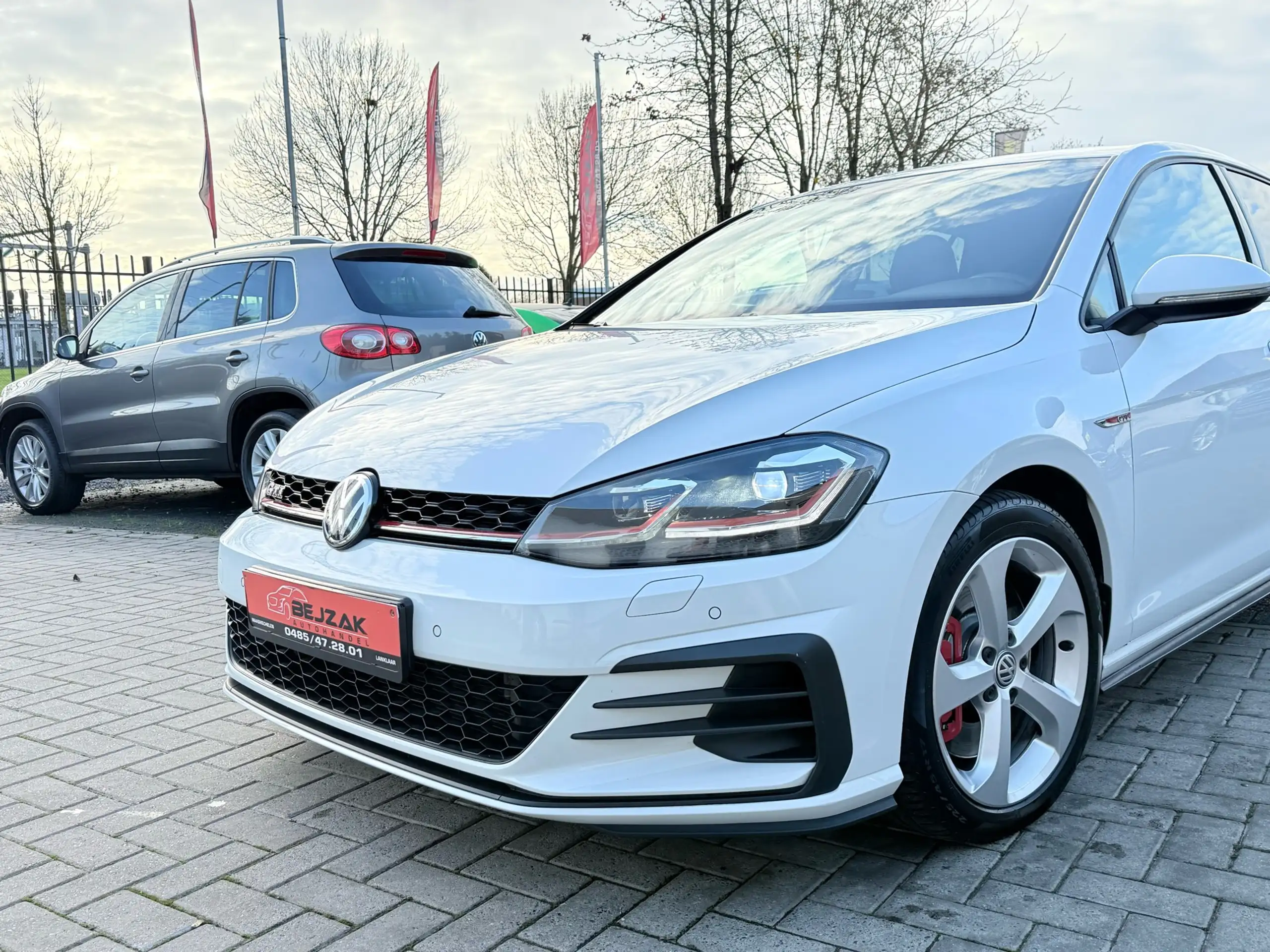 Volkswagen - Golf GTI