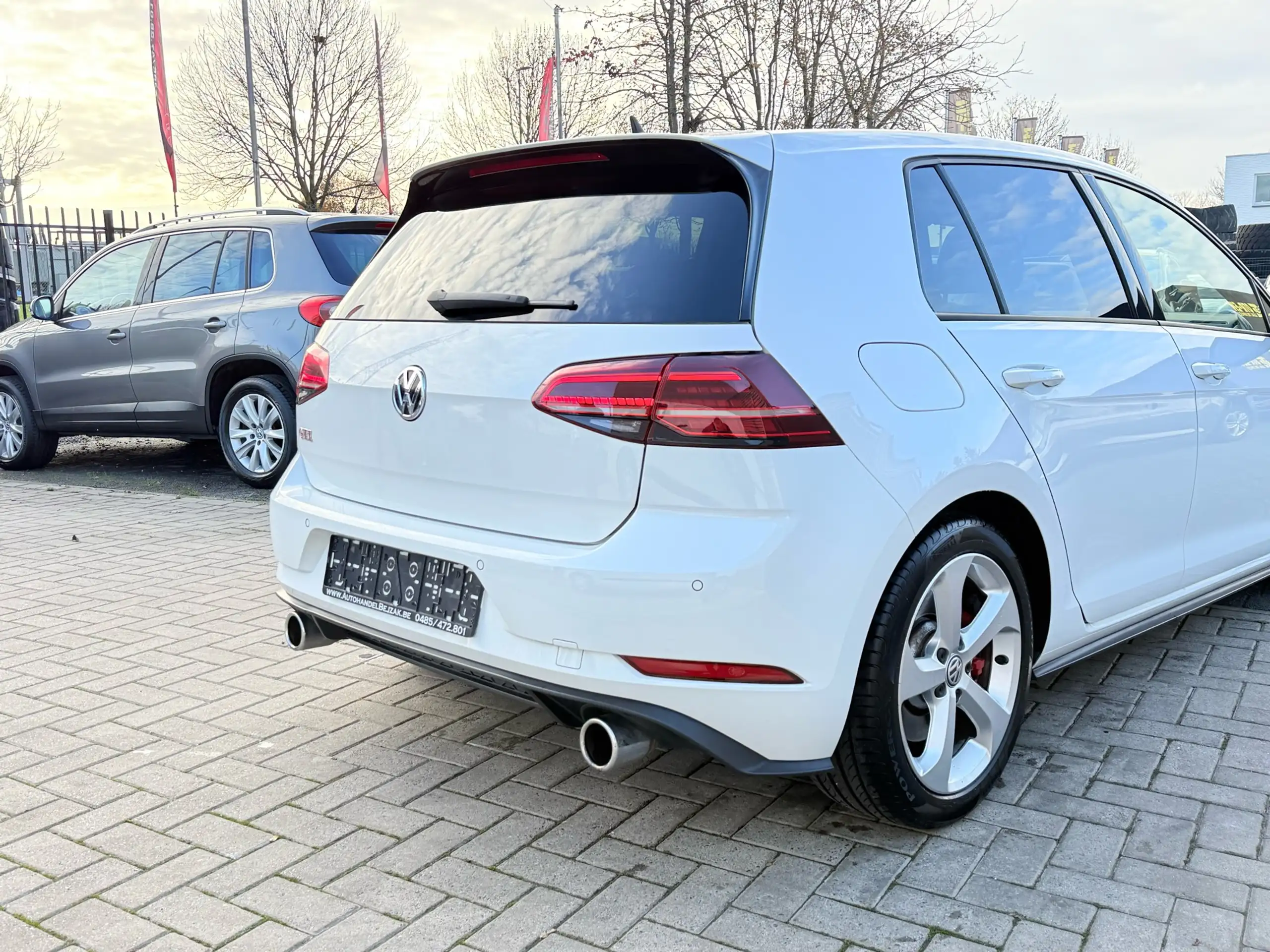 Volkswagen - Golf GTI