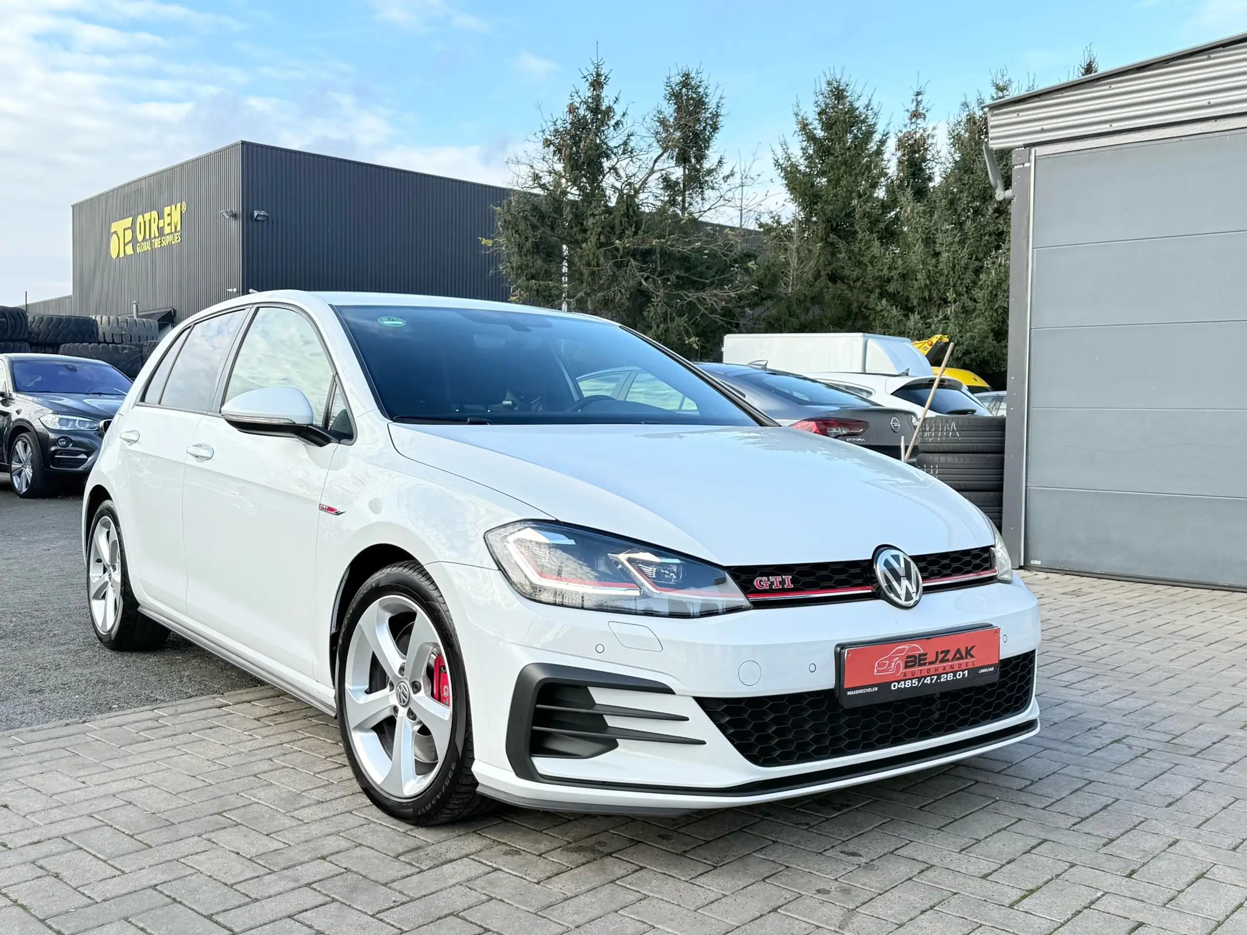 Volkswagen - Golf GTI