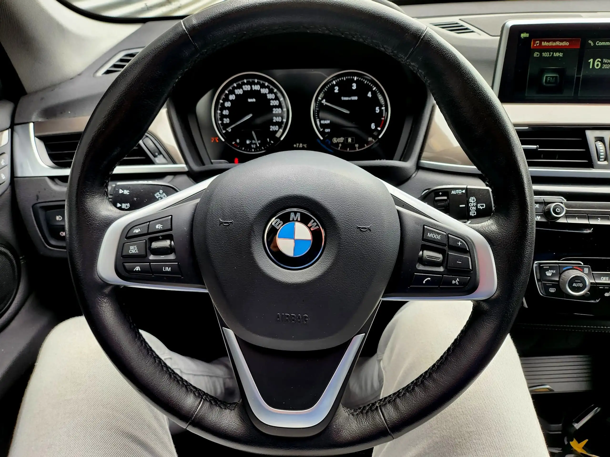 BMW - X1