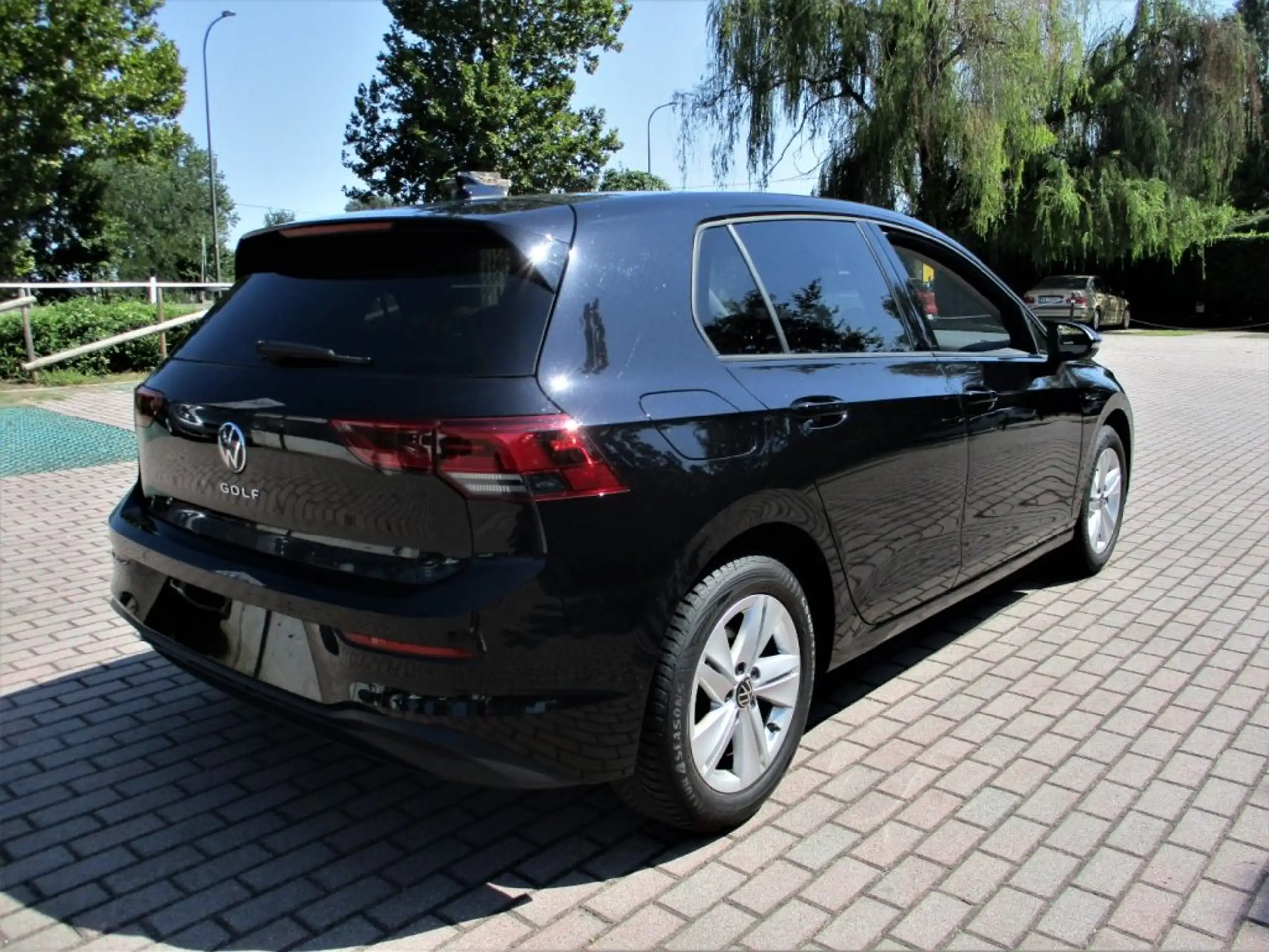 Volkswagen - Golf