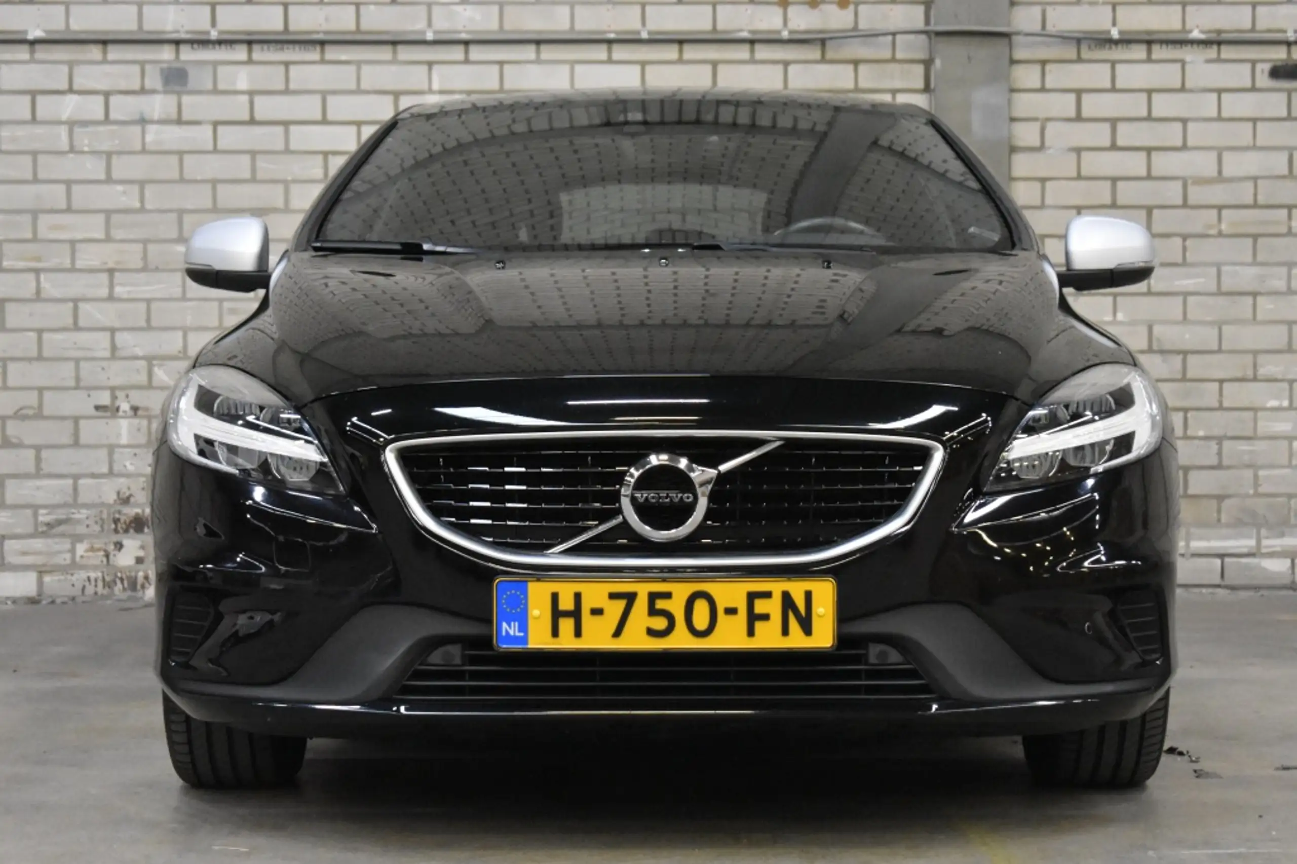 Volvo - V40