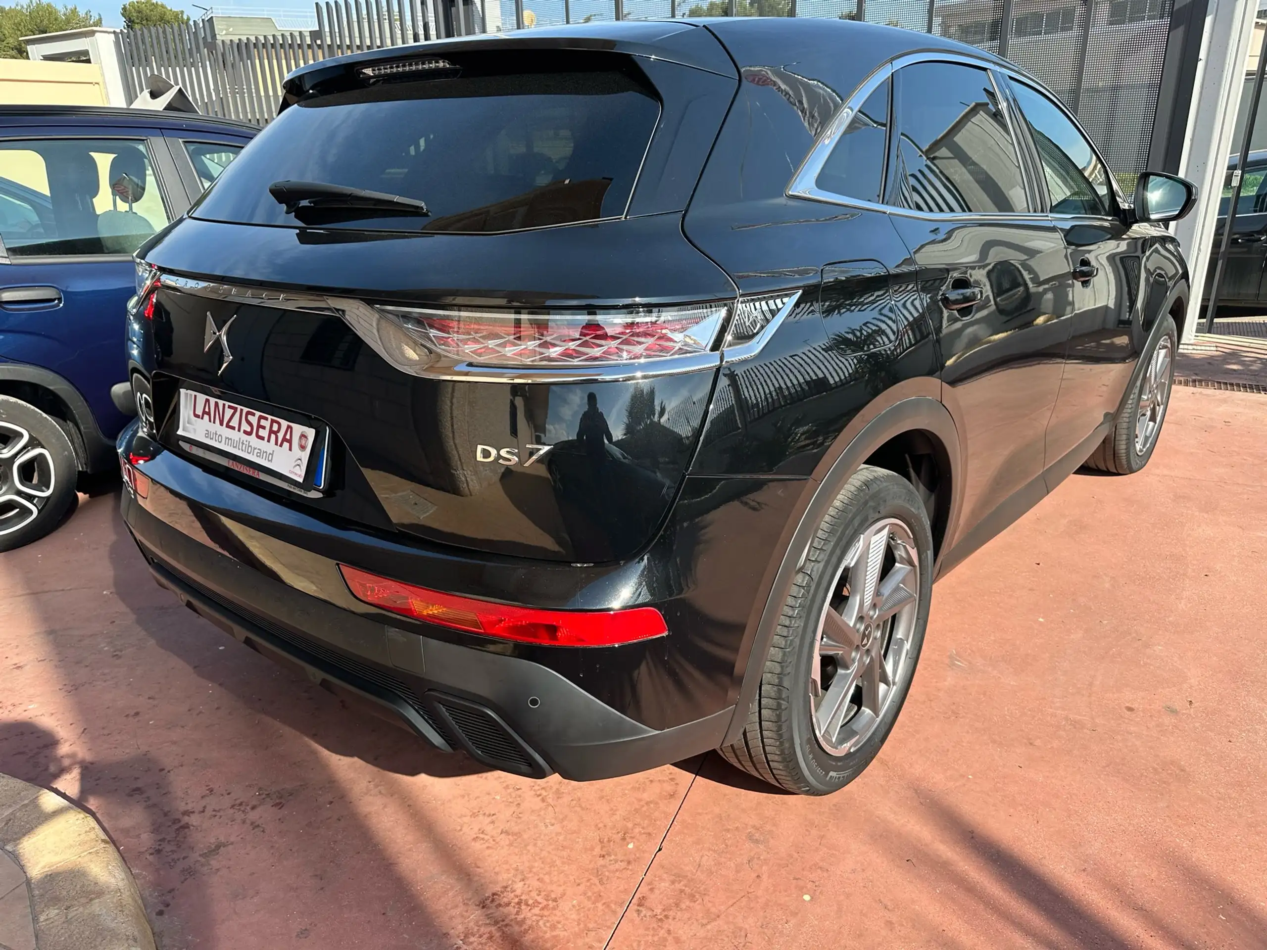 DS Automobiles - DS 7 Crossback