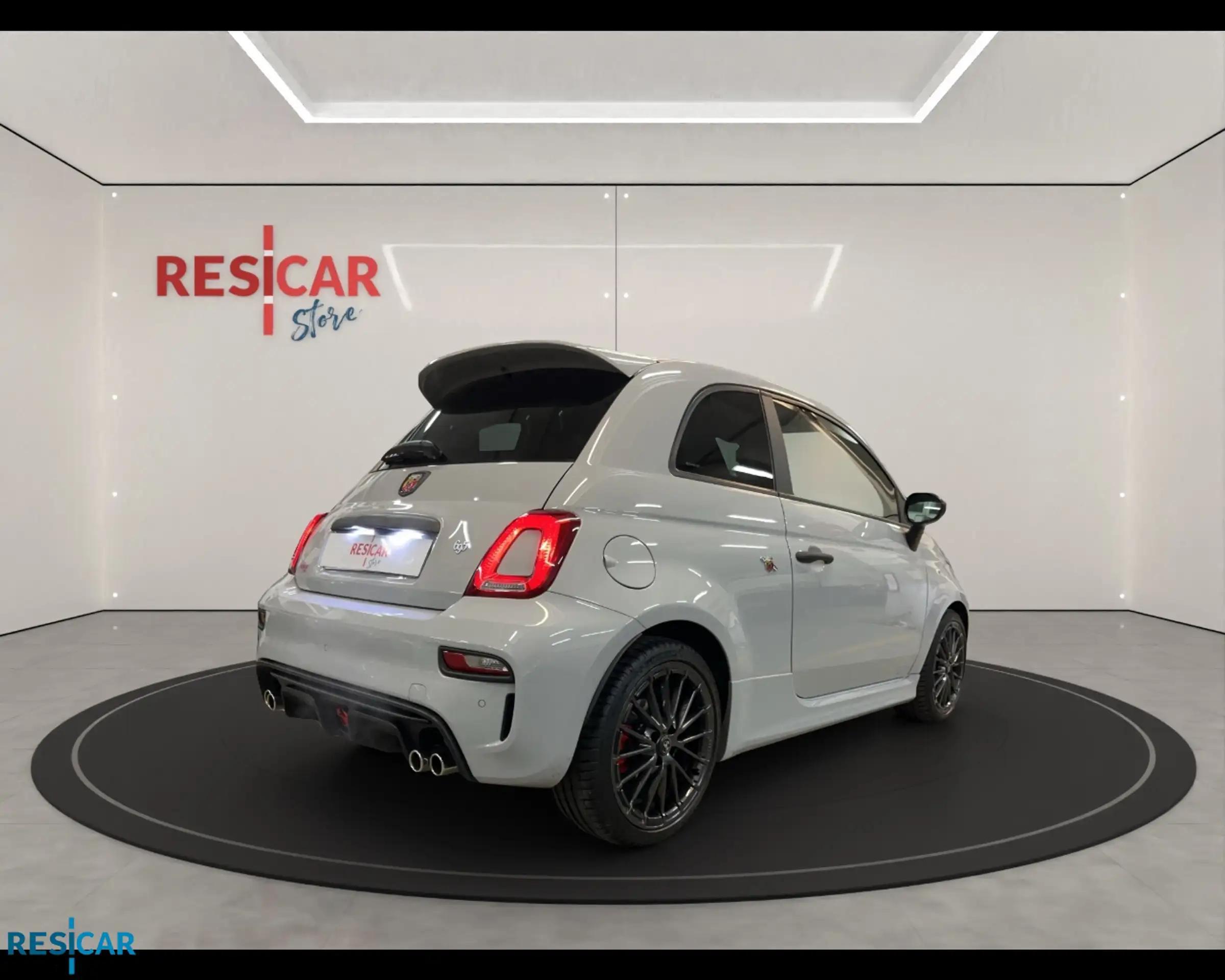 Abarth - 695