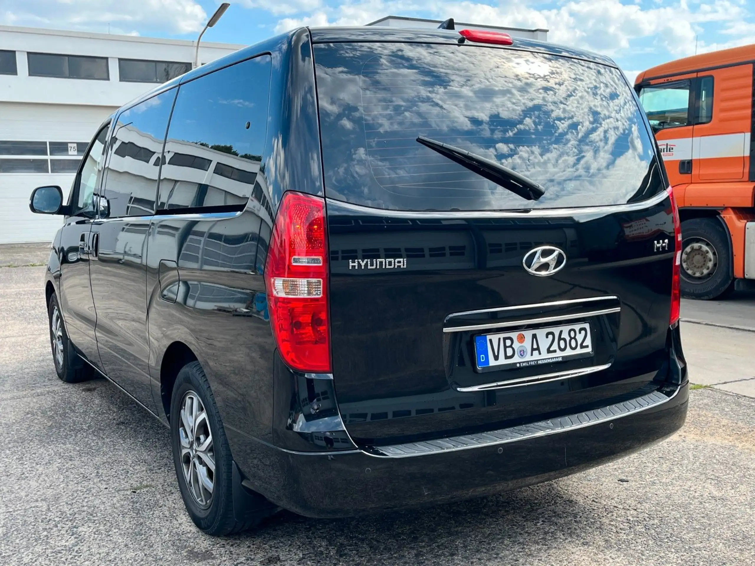 Hyundai - H-1