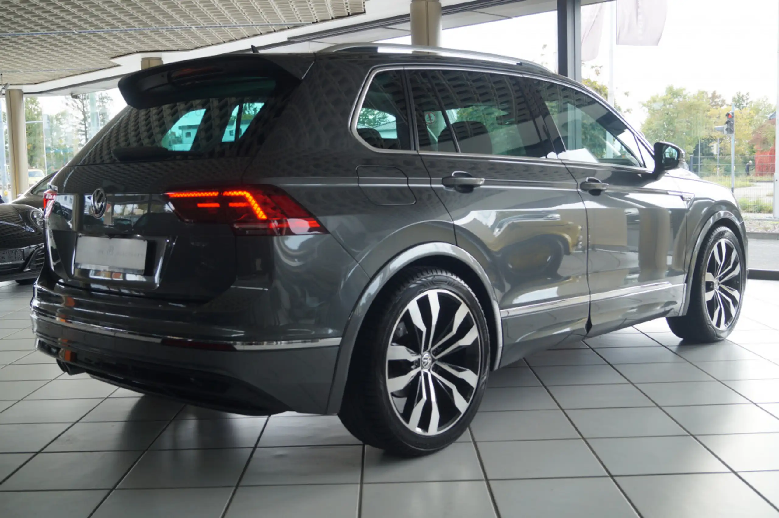 Volkswagen - Tiguan