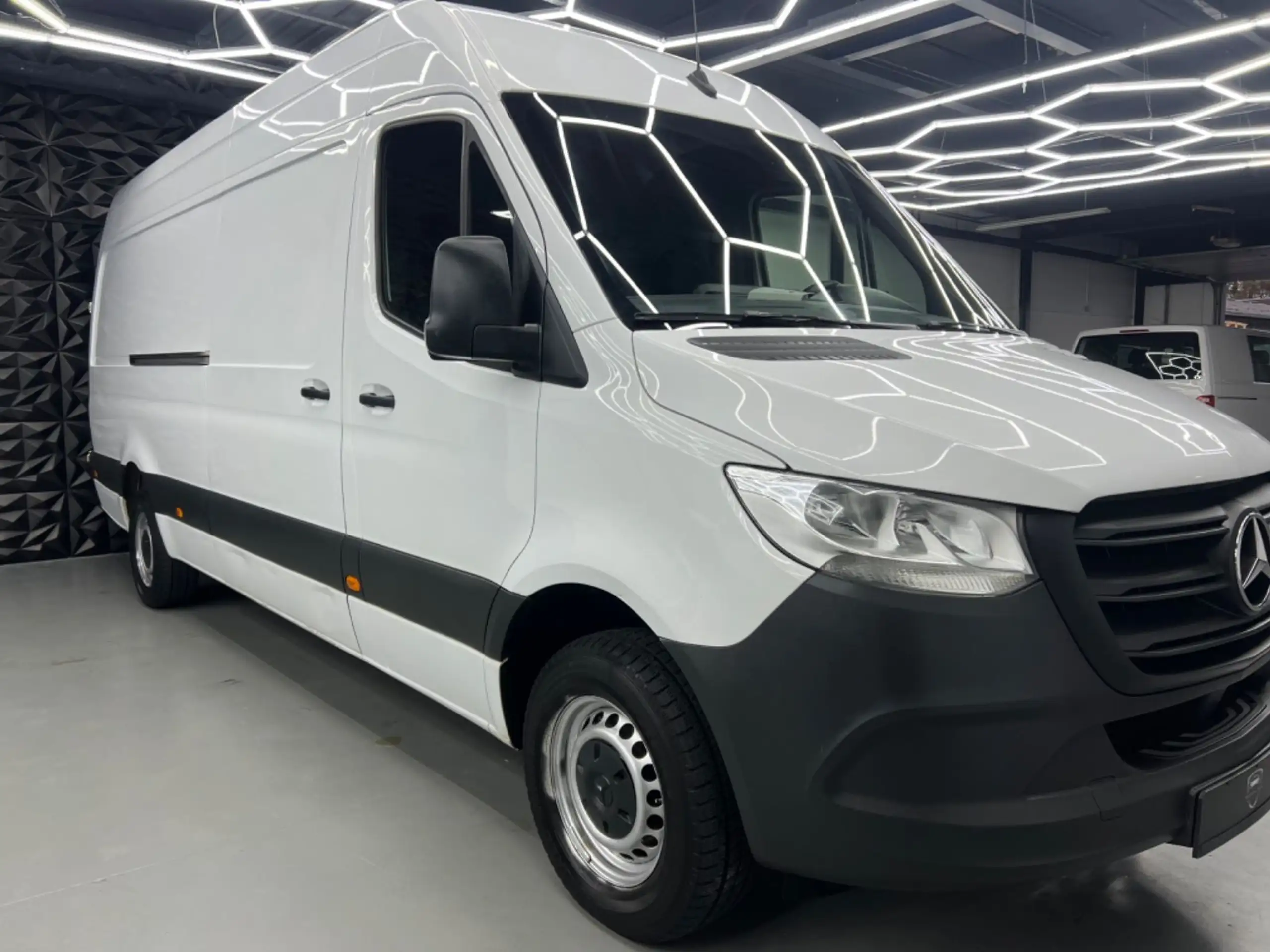 Mercedes-Benz - Sprinter