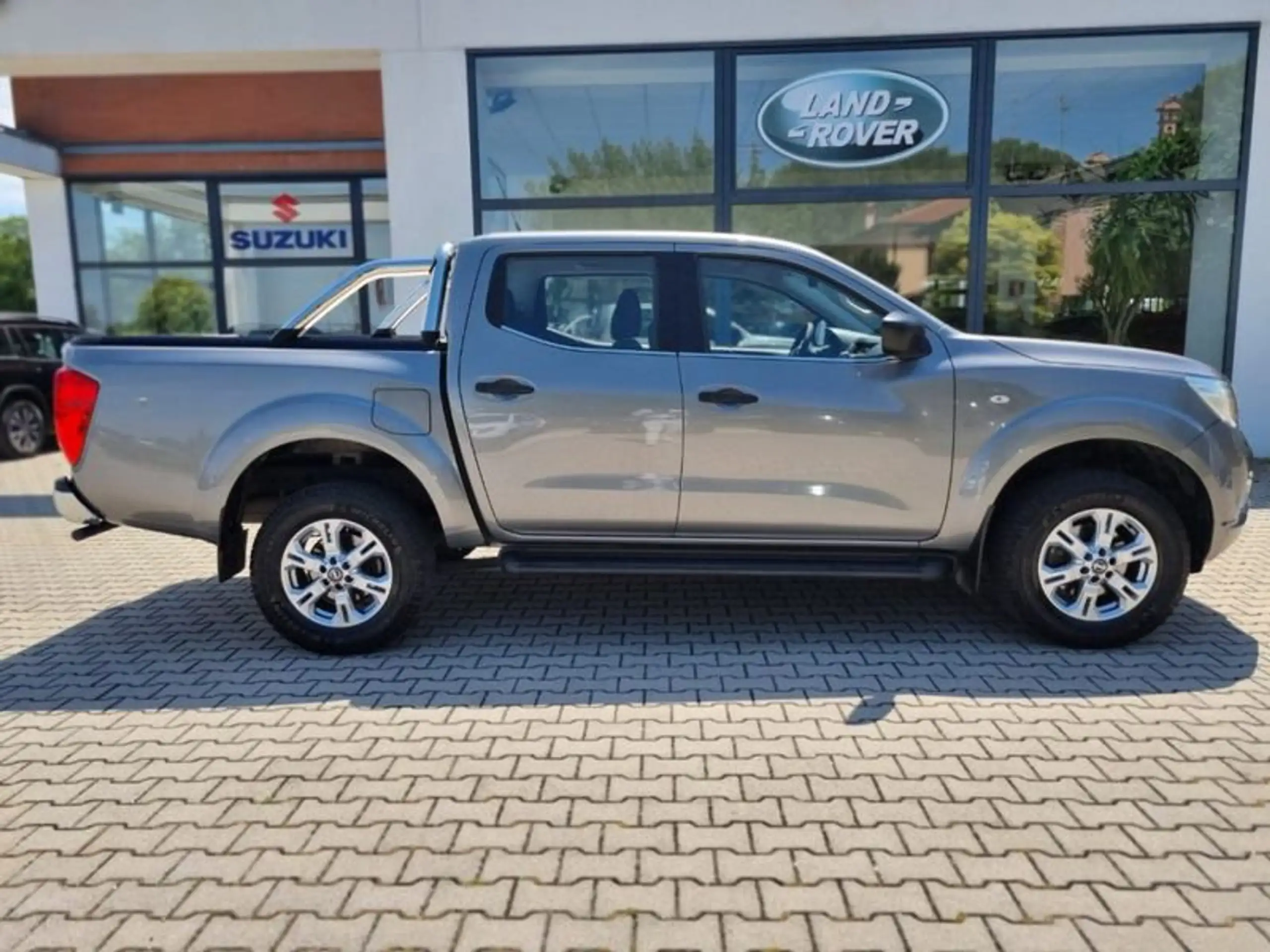 Nissan - Navara