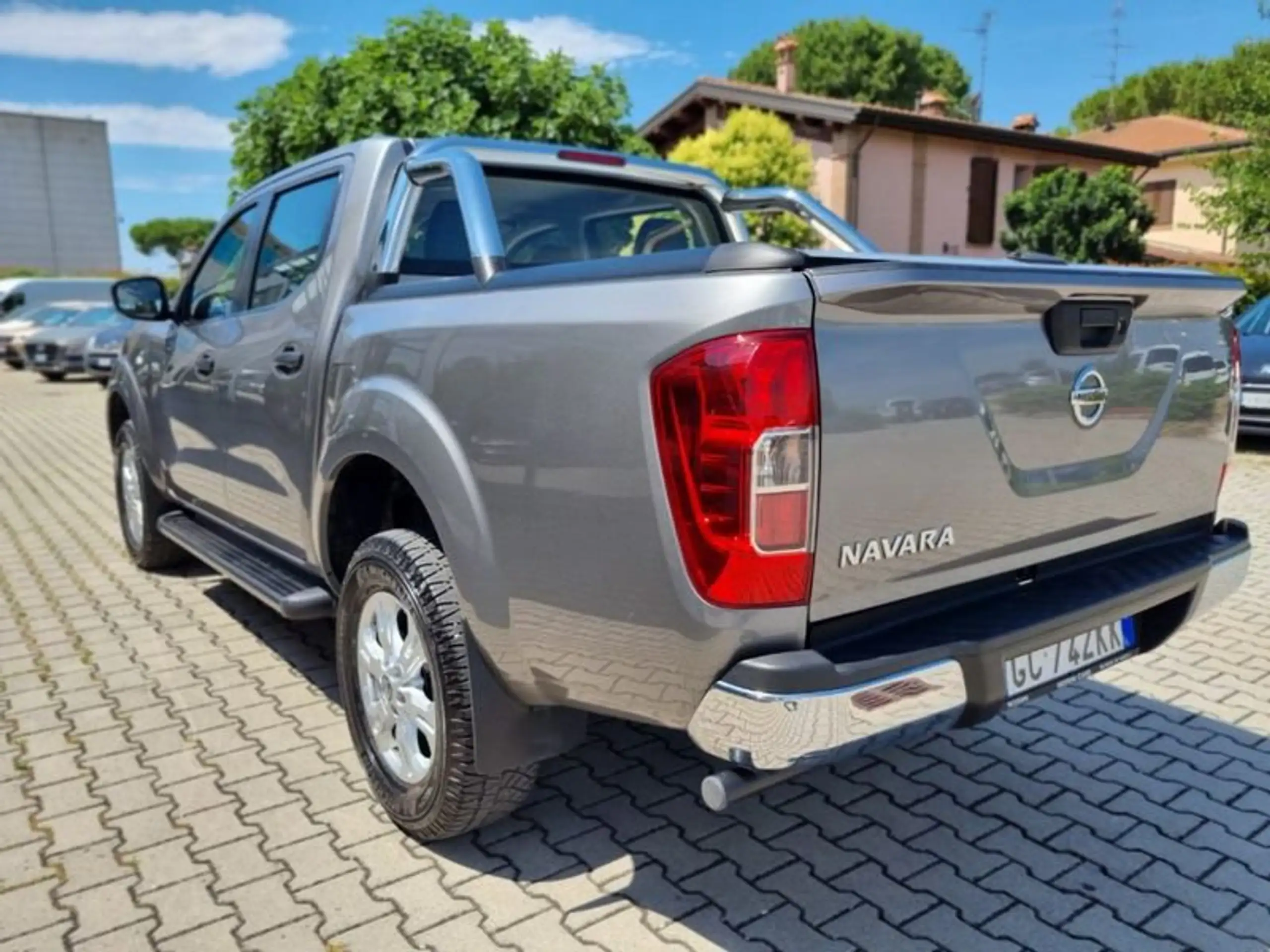 Nissan - Navara