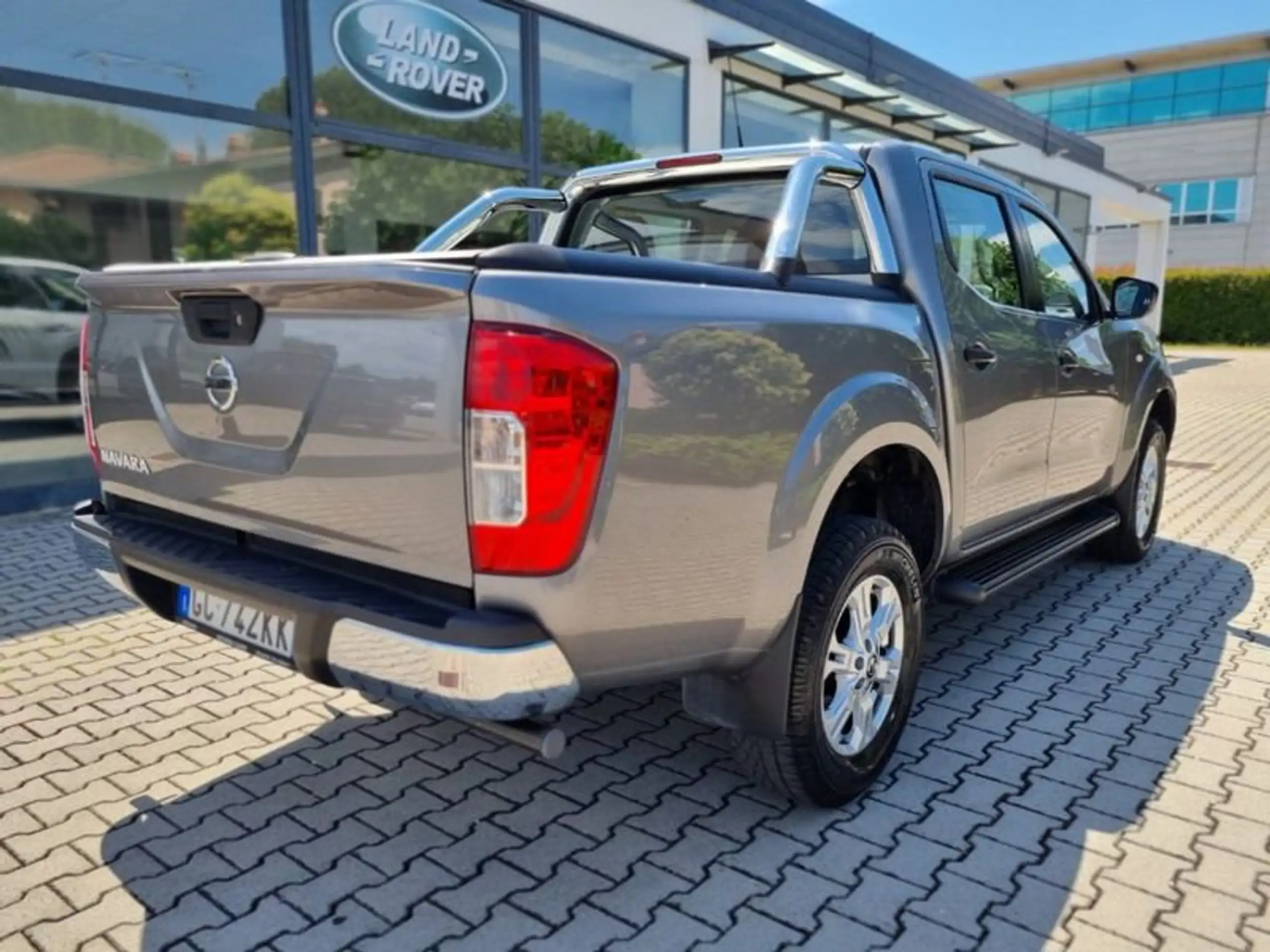 Nissan - Navara