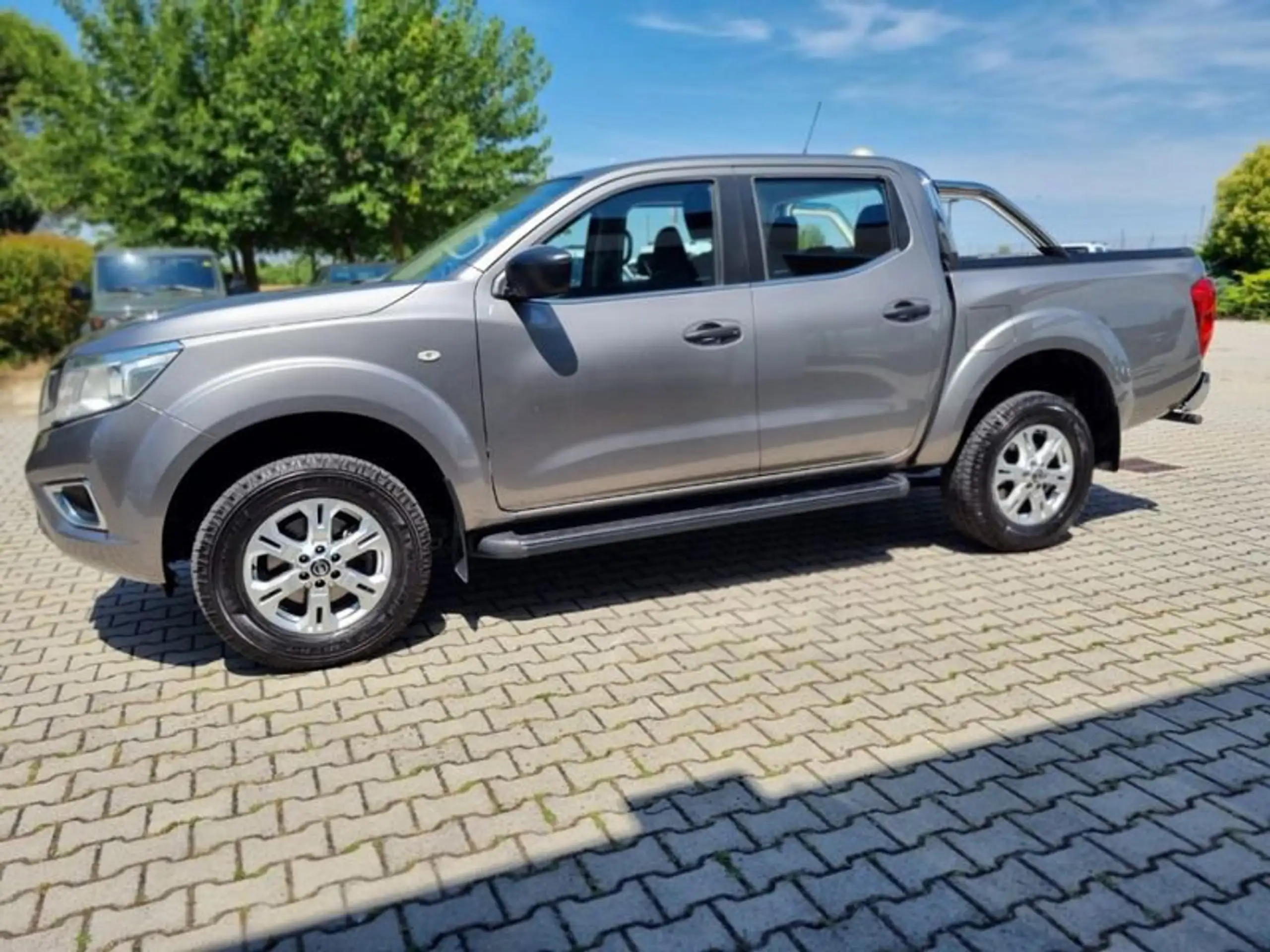 Nissan - Navara