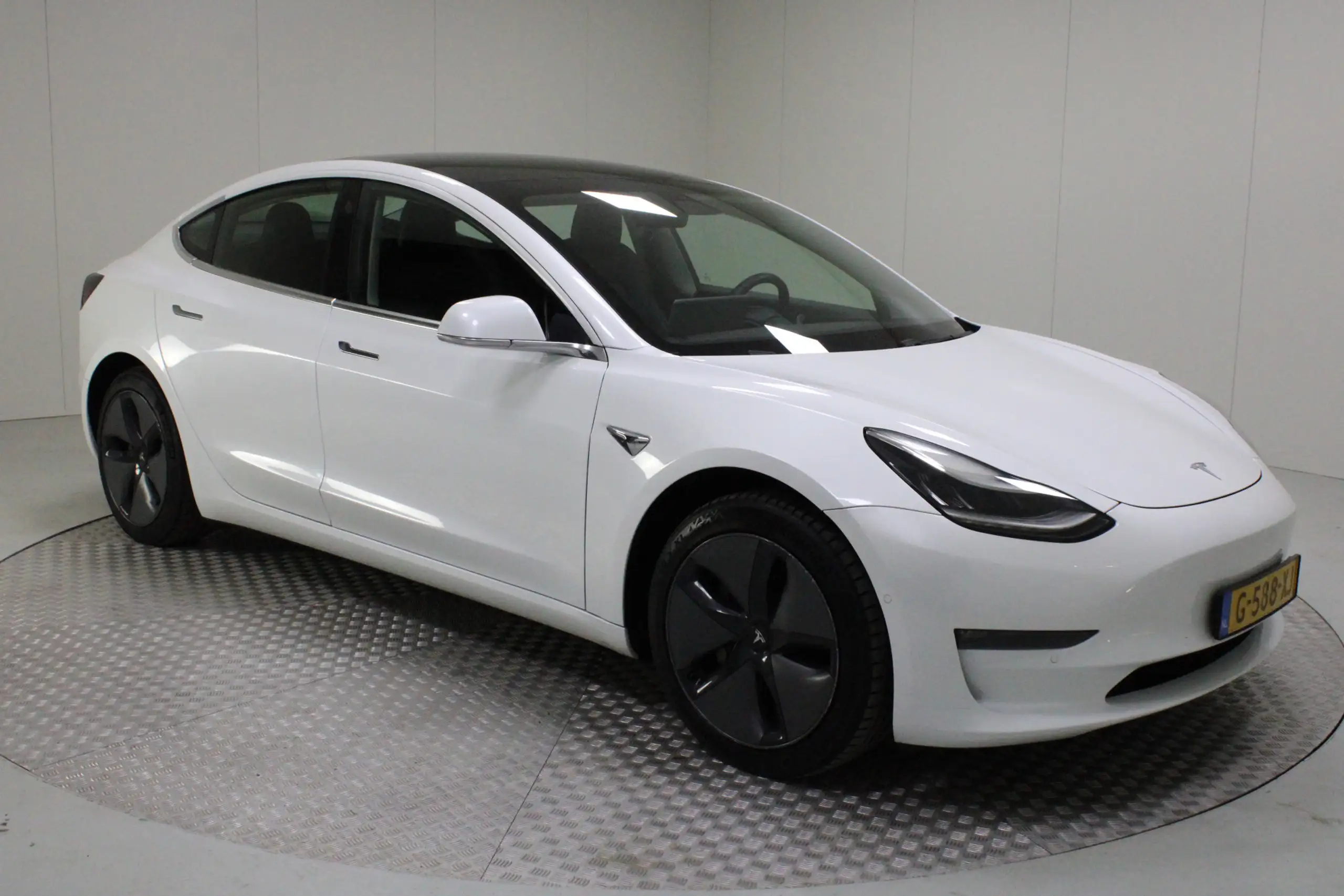 Tesla - Model 3