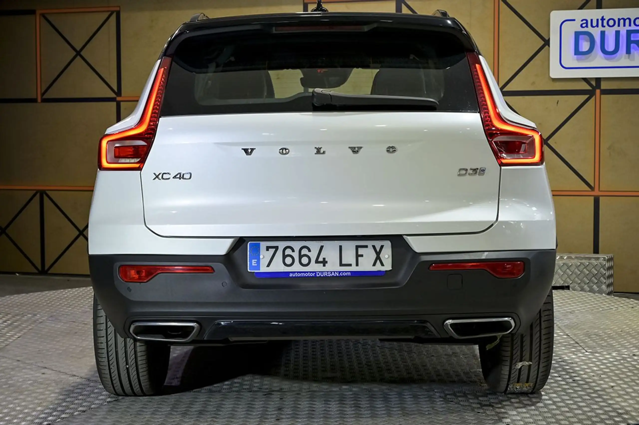 Volvo - XC40