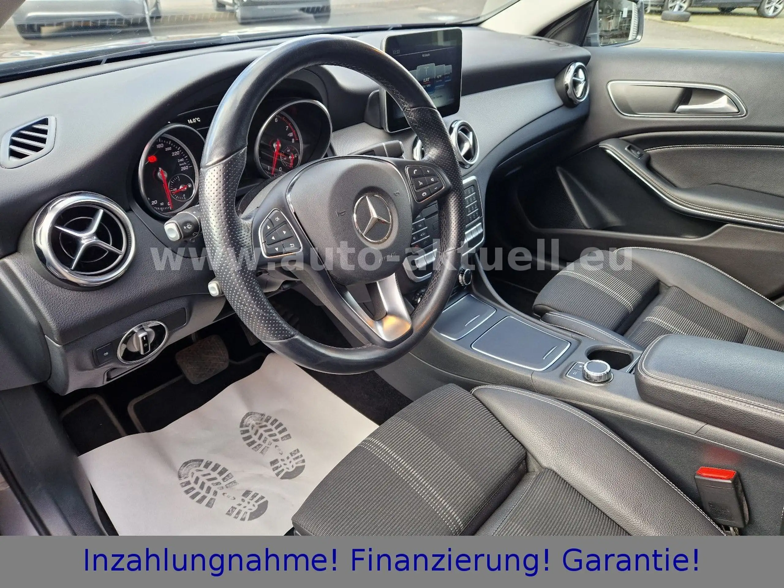 Mercedes-Benz - GLA 220