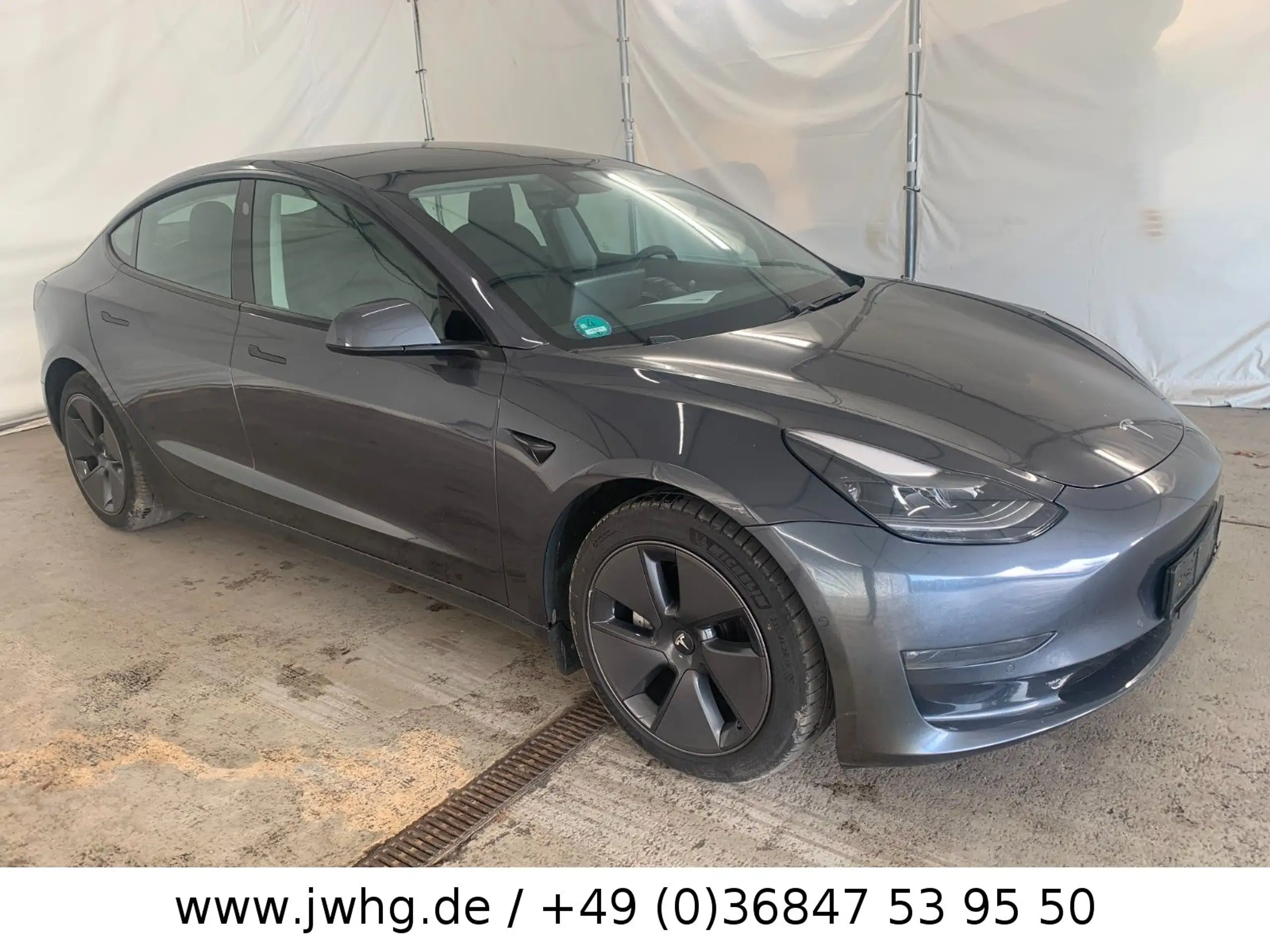 Tesla - Model 3