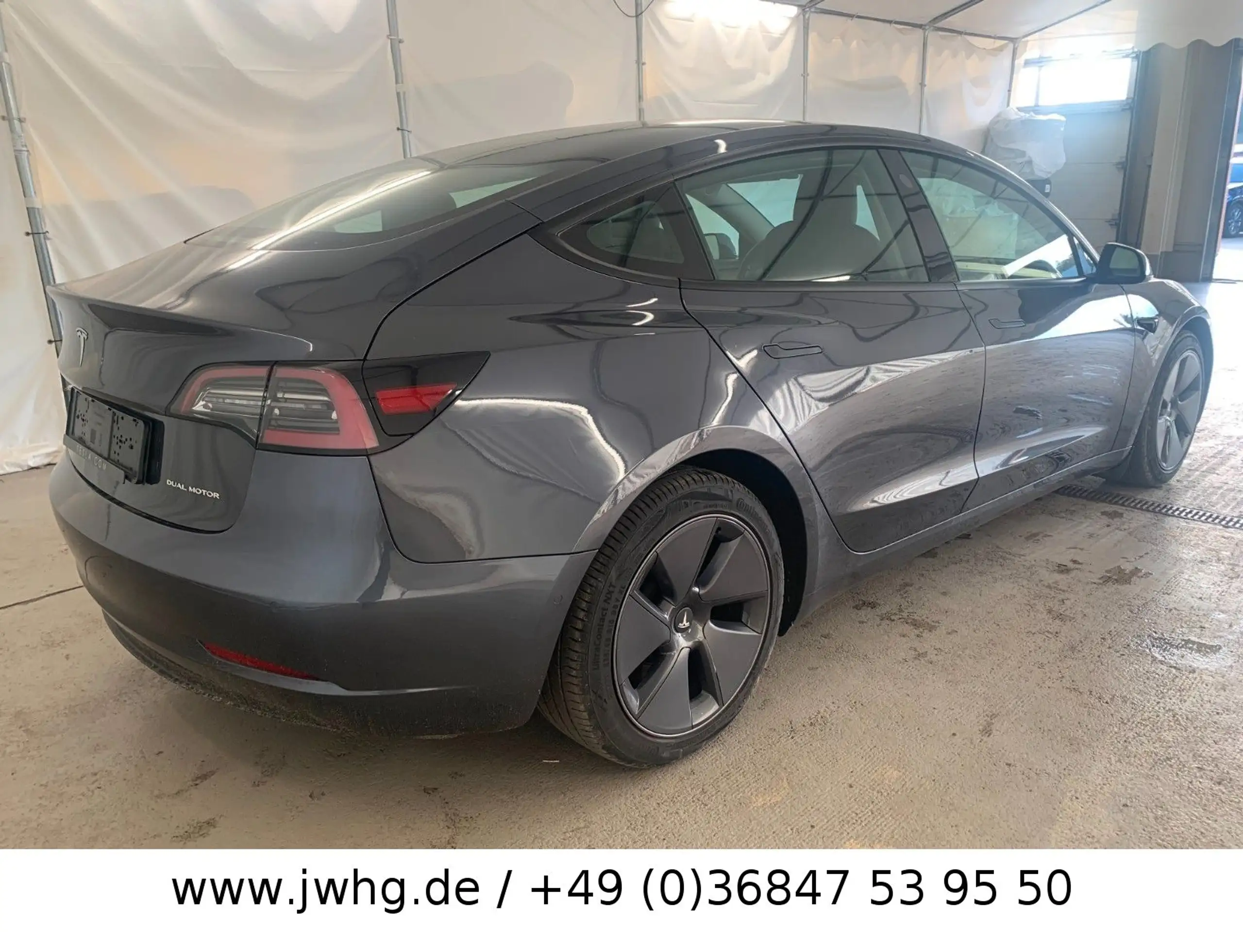 Tesla - Model 3