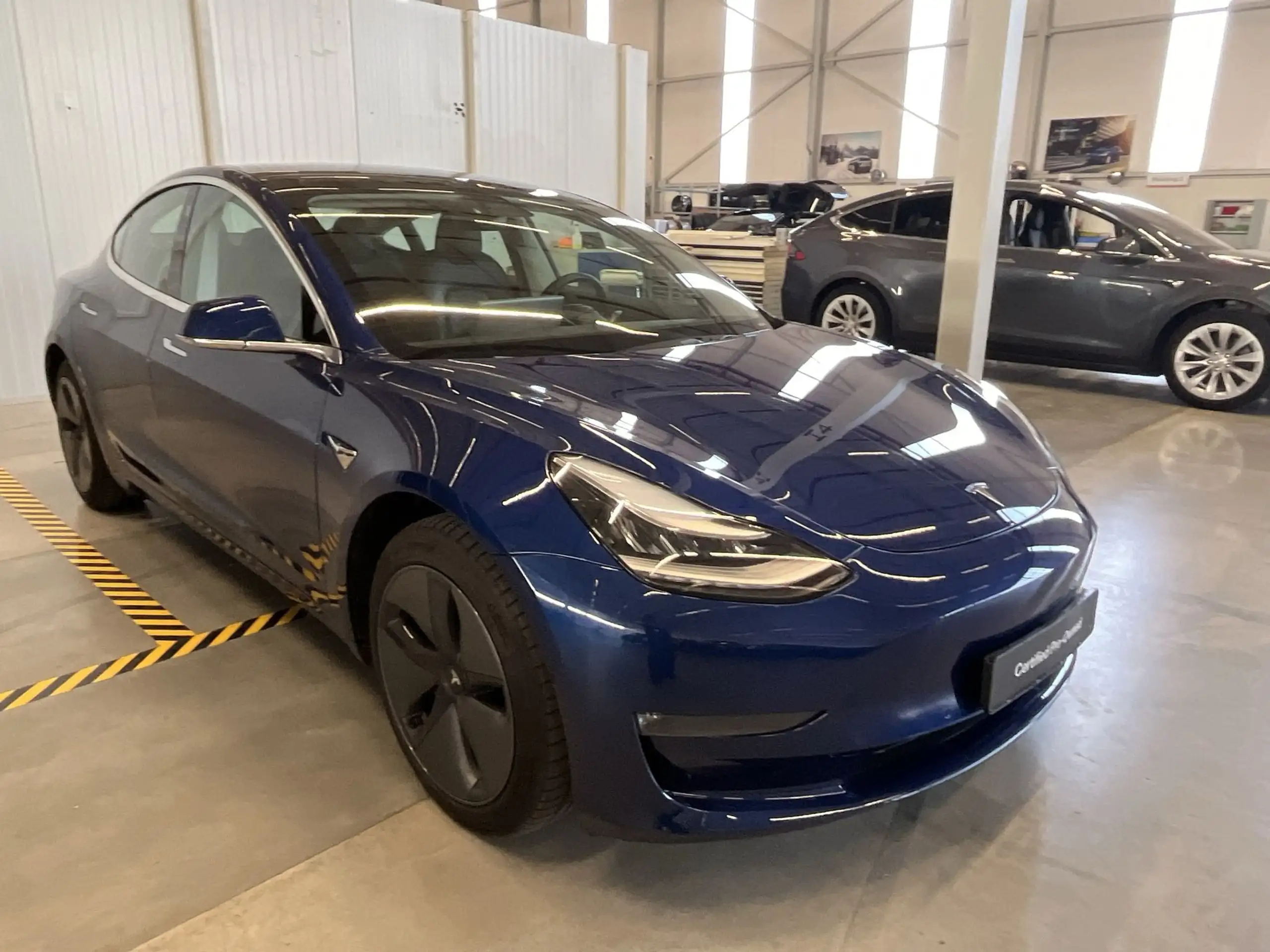 Tesla - Model 3