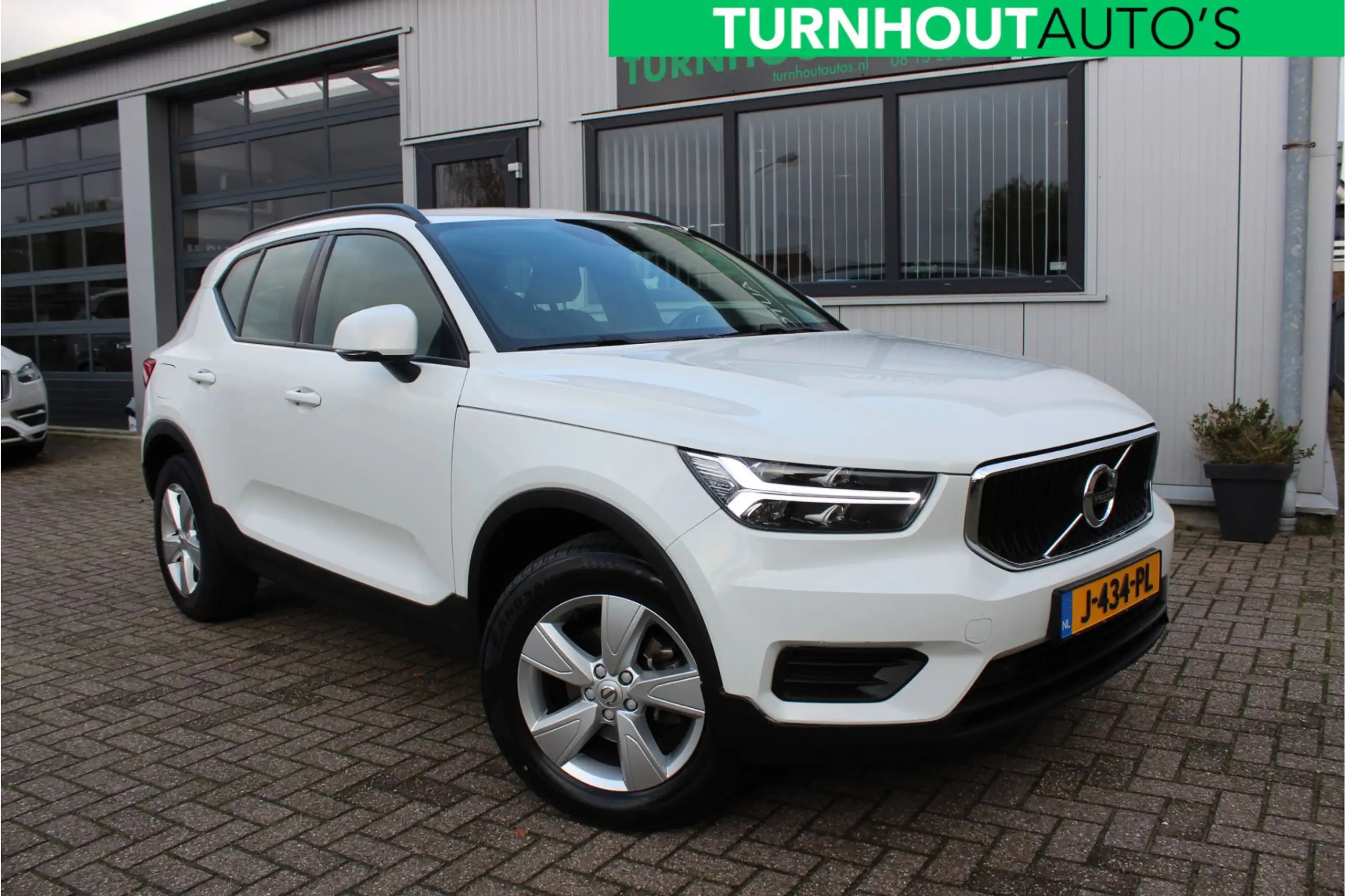 Volvo - XC40