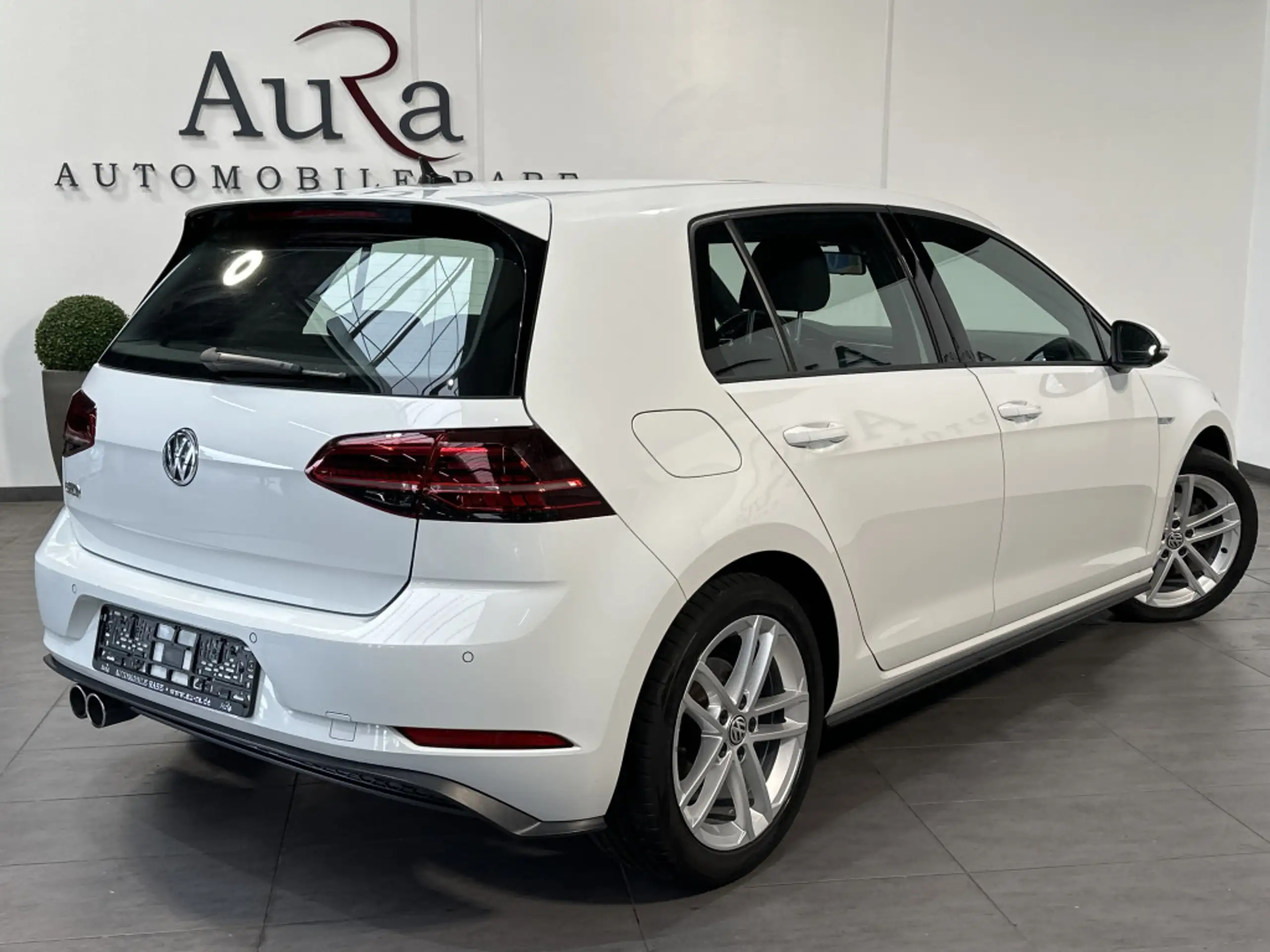 Volkswagen - Golf