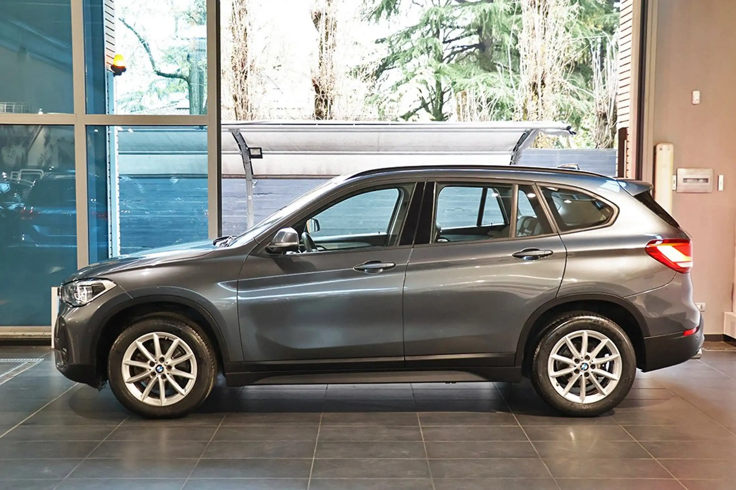 BMW - X1