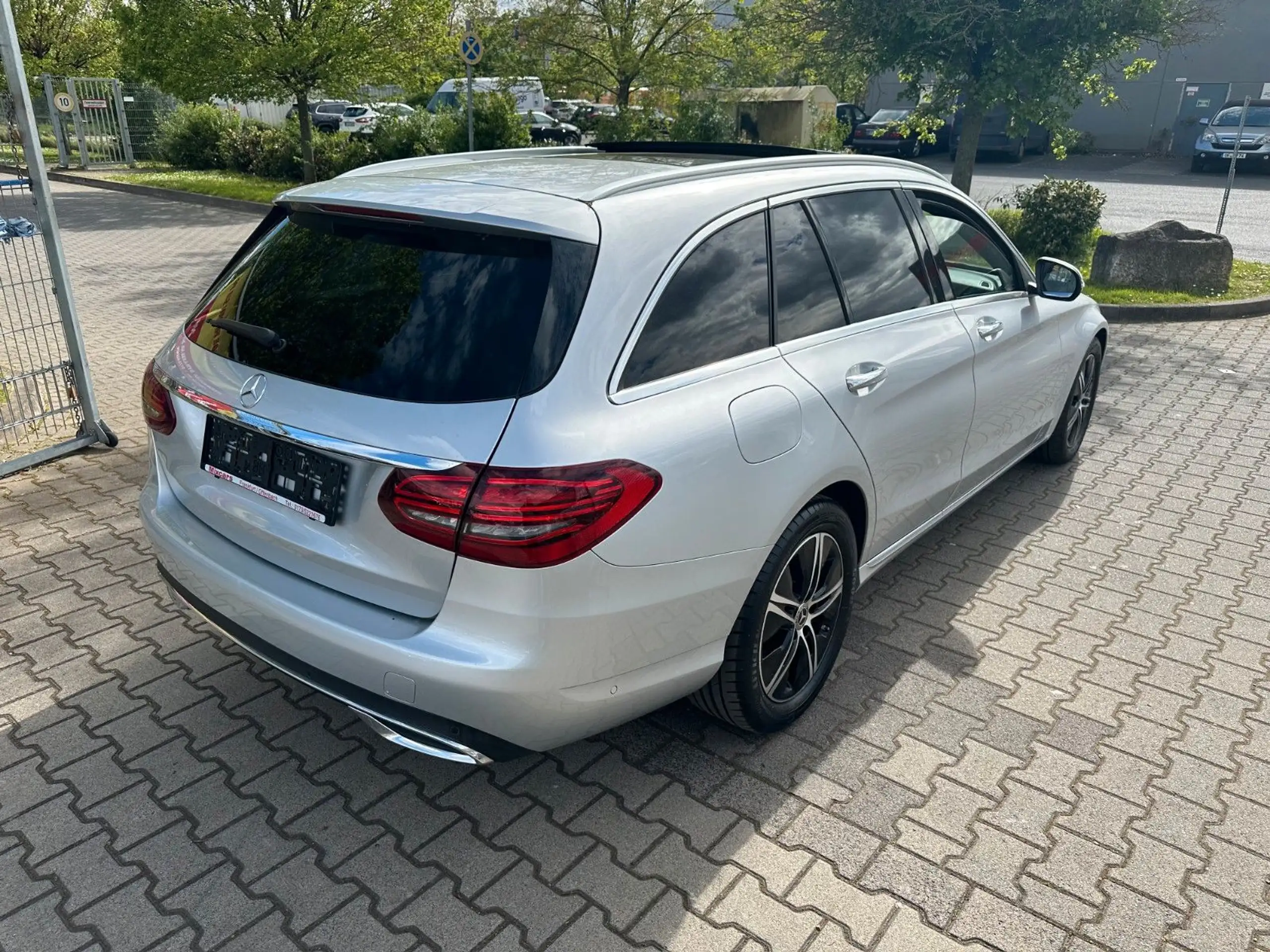 Mercedes-Benz - C 200