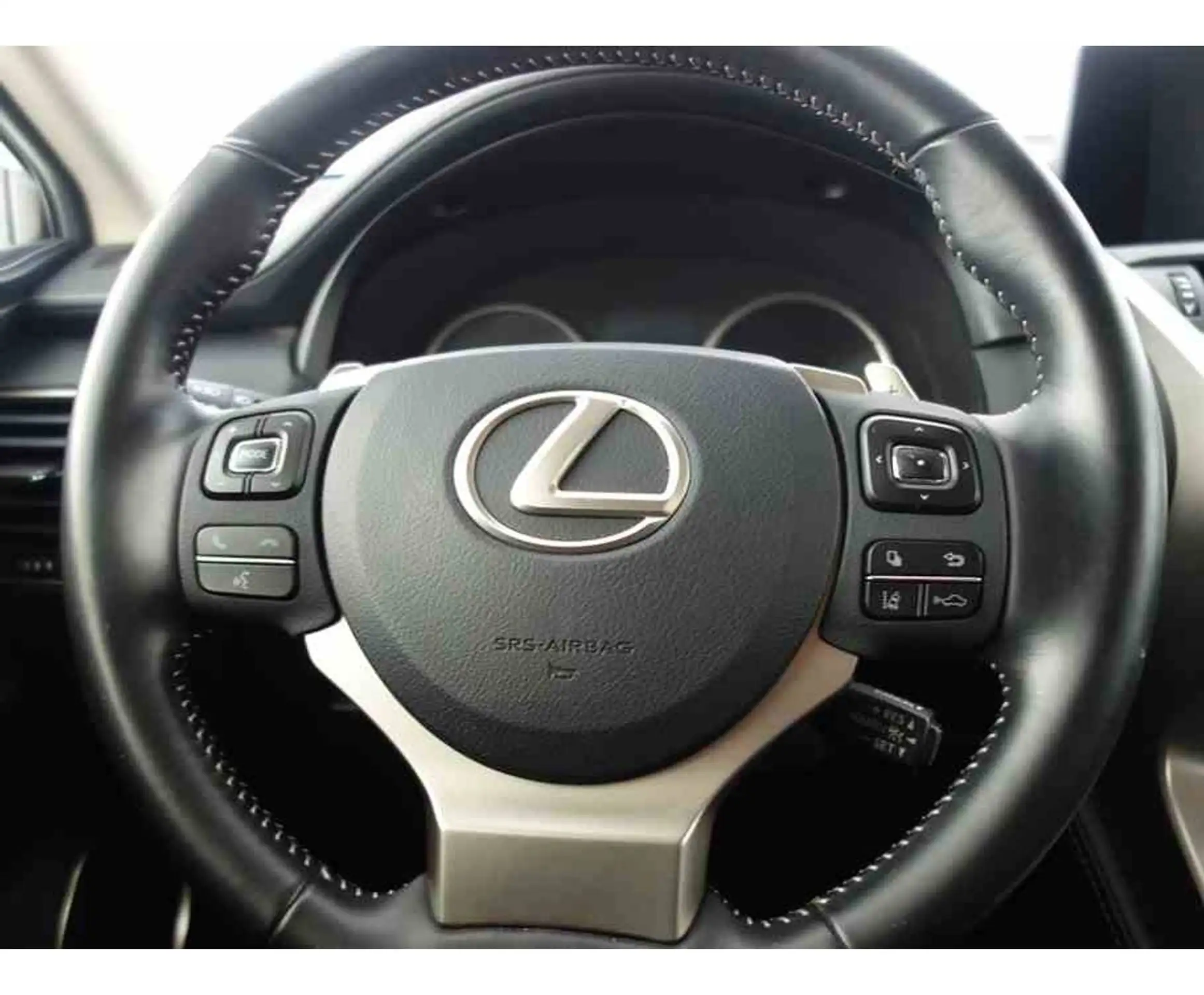 Lexus - NX 300