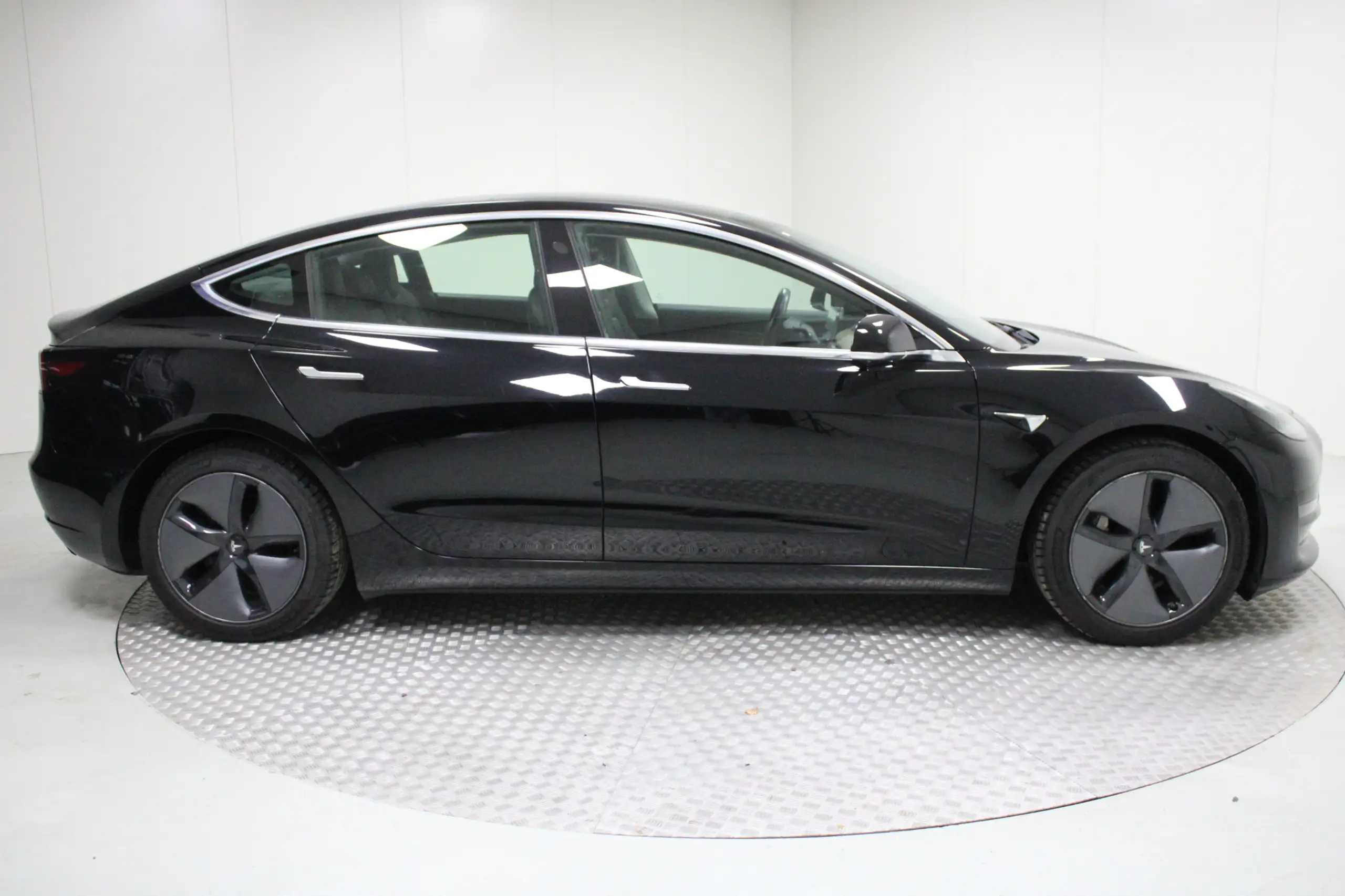 Tesla - Model 3