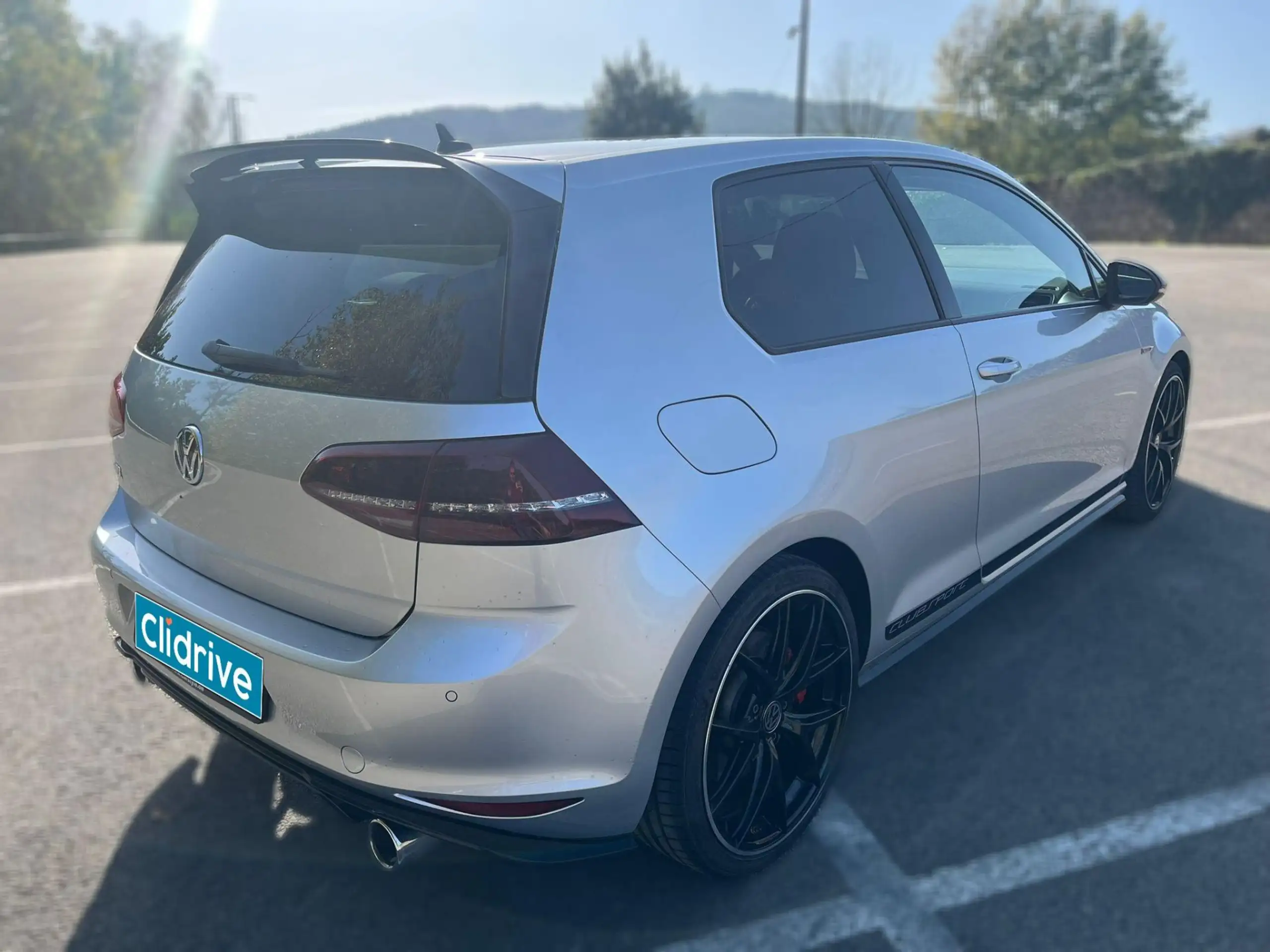 Volkswagen - Golf GTI