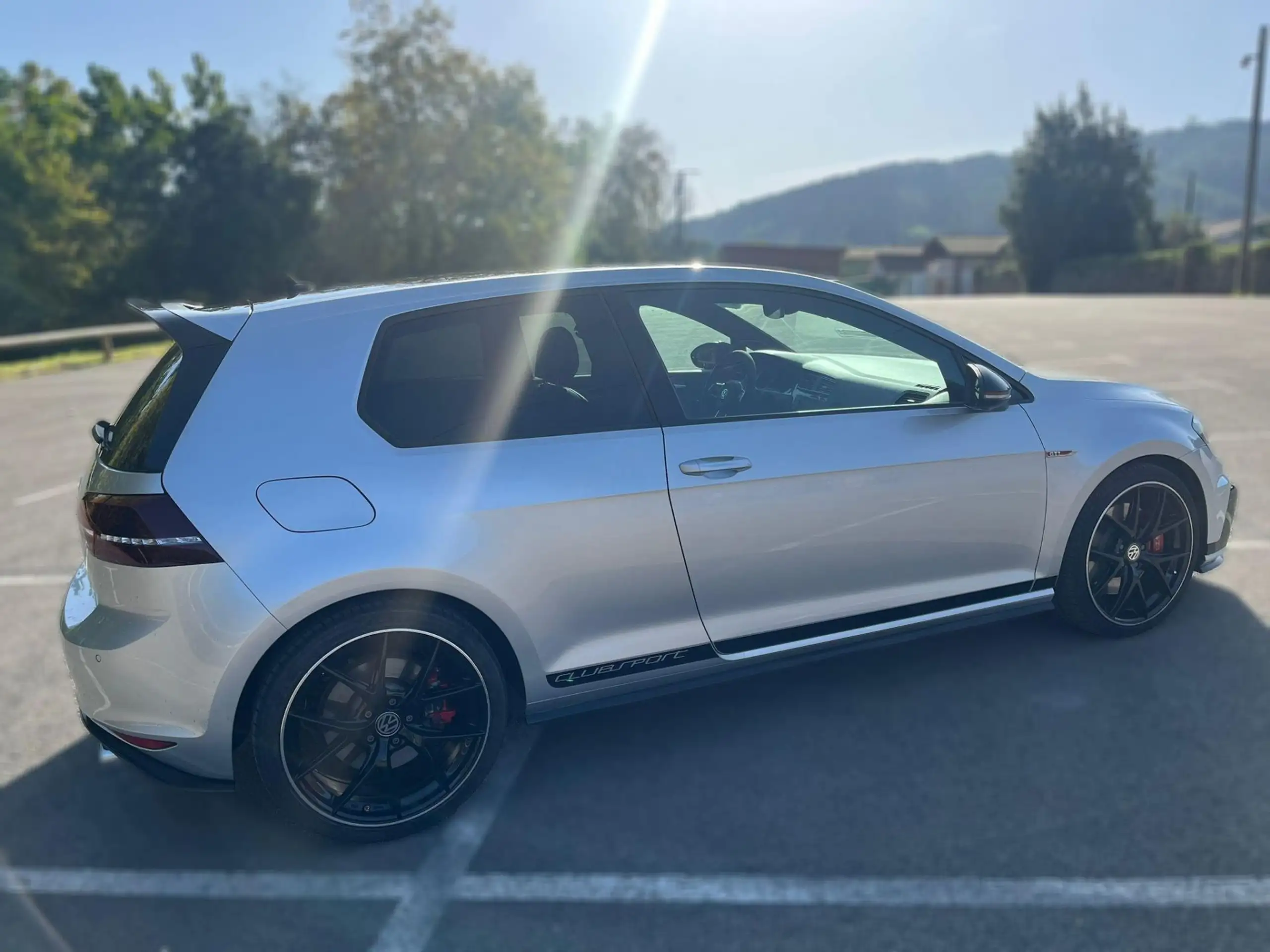 Volkswagen - Golf GTI