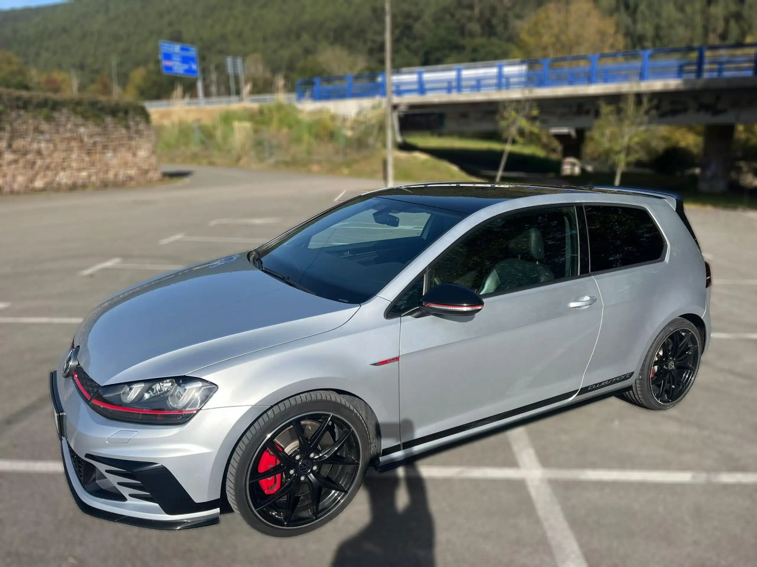 Volkswagen - Golf GTI