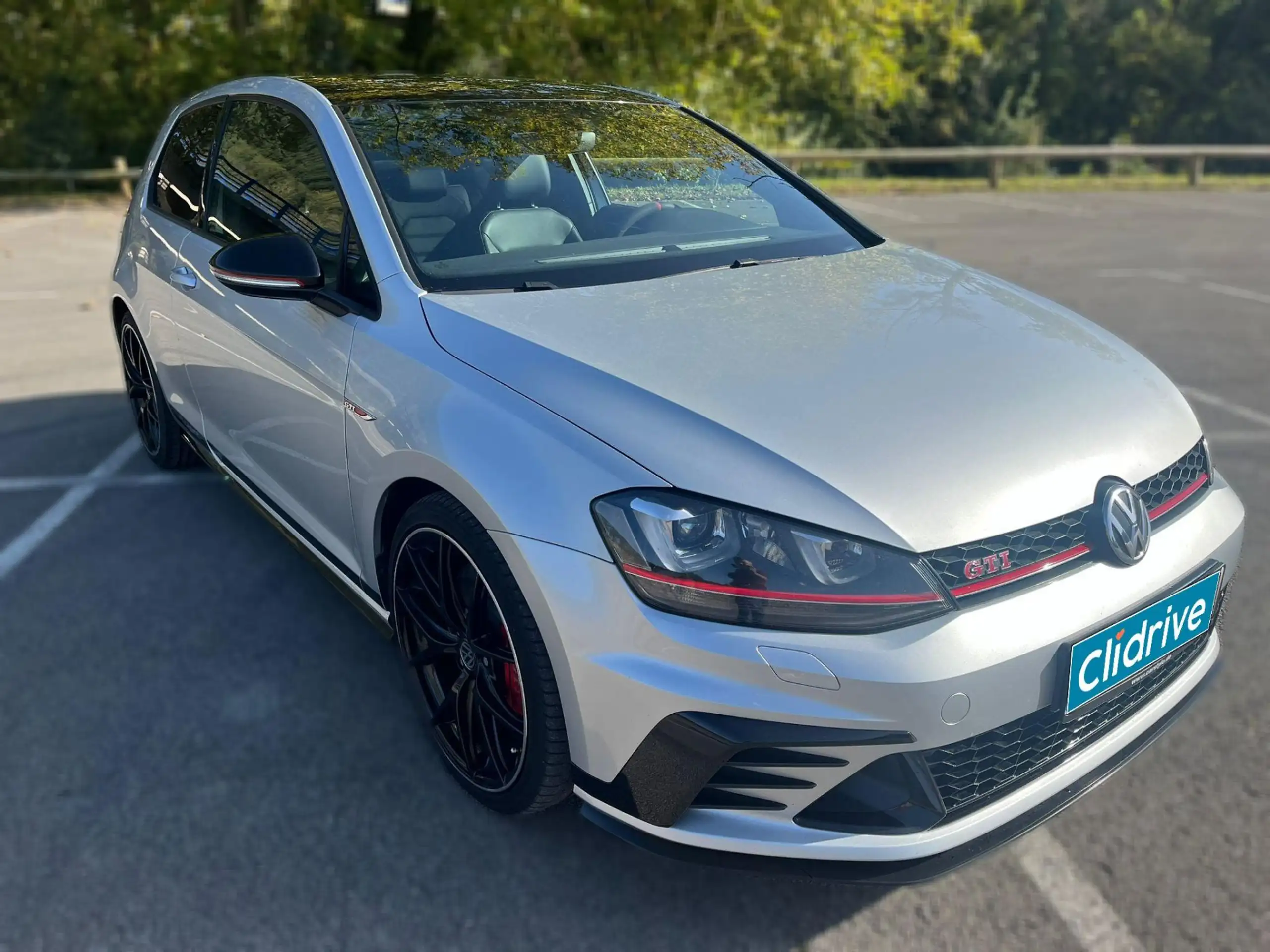 Volkswagen - Golf GTI