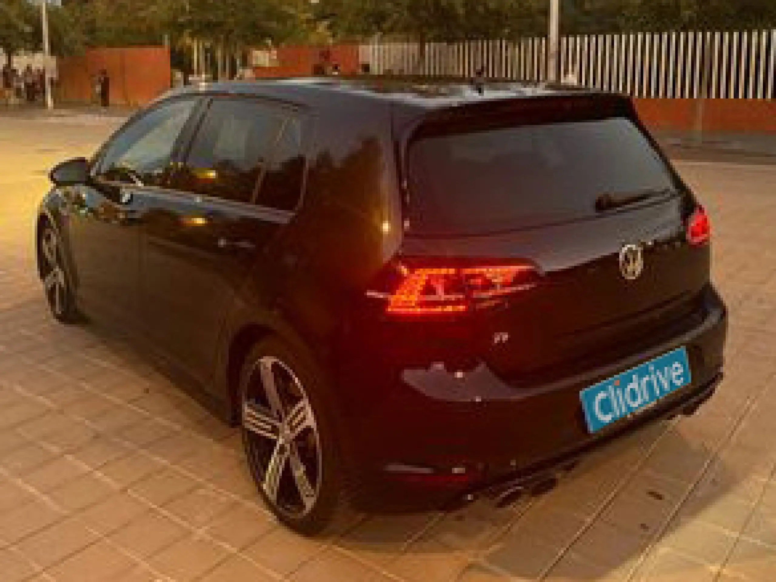 Volkswagen - Golf