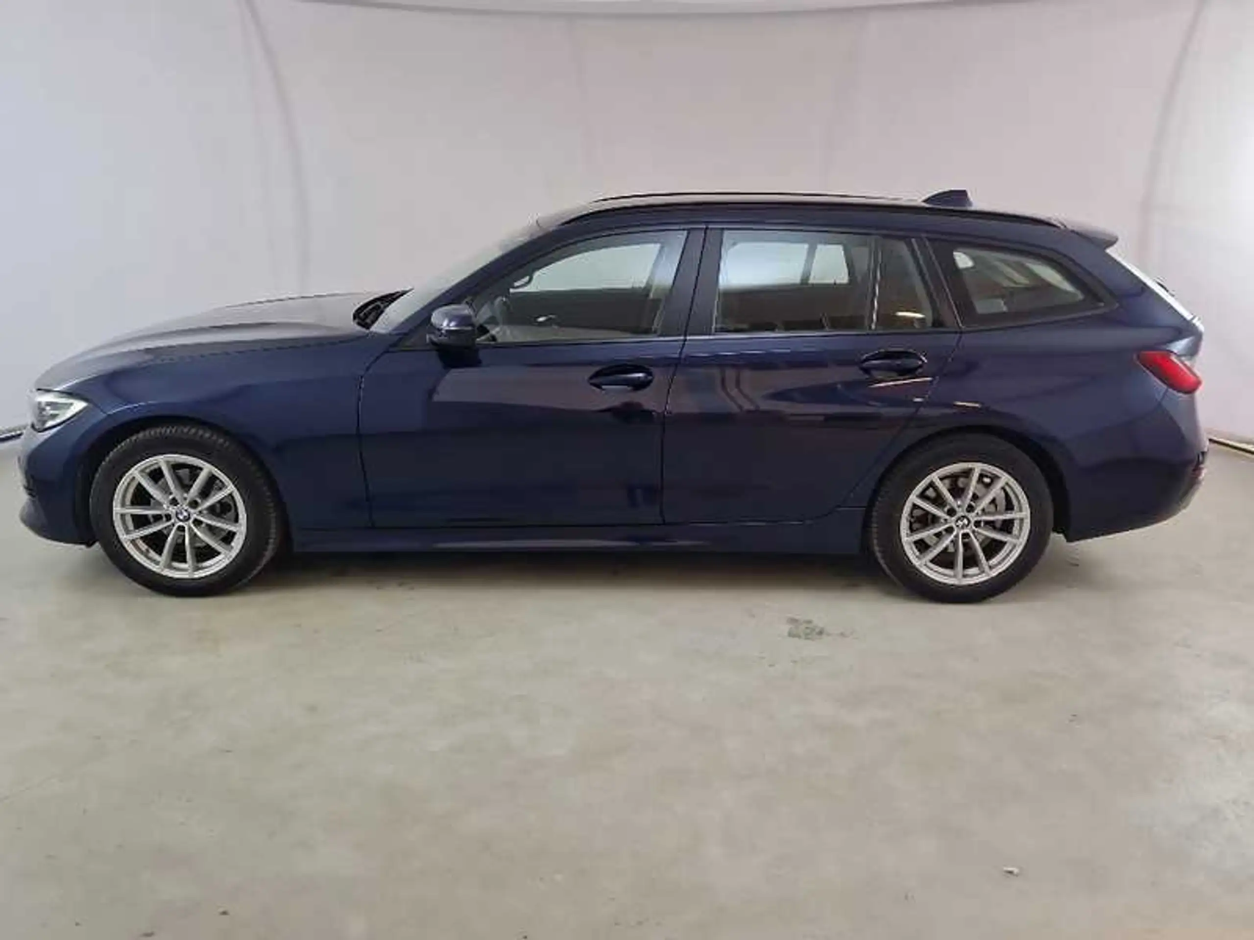 BMW - 320