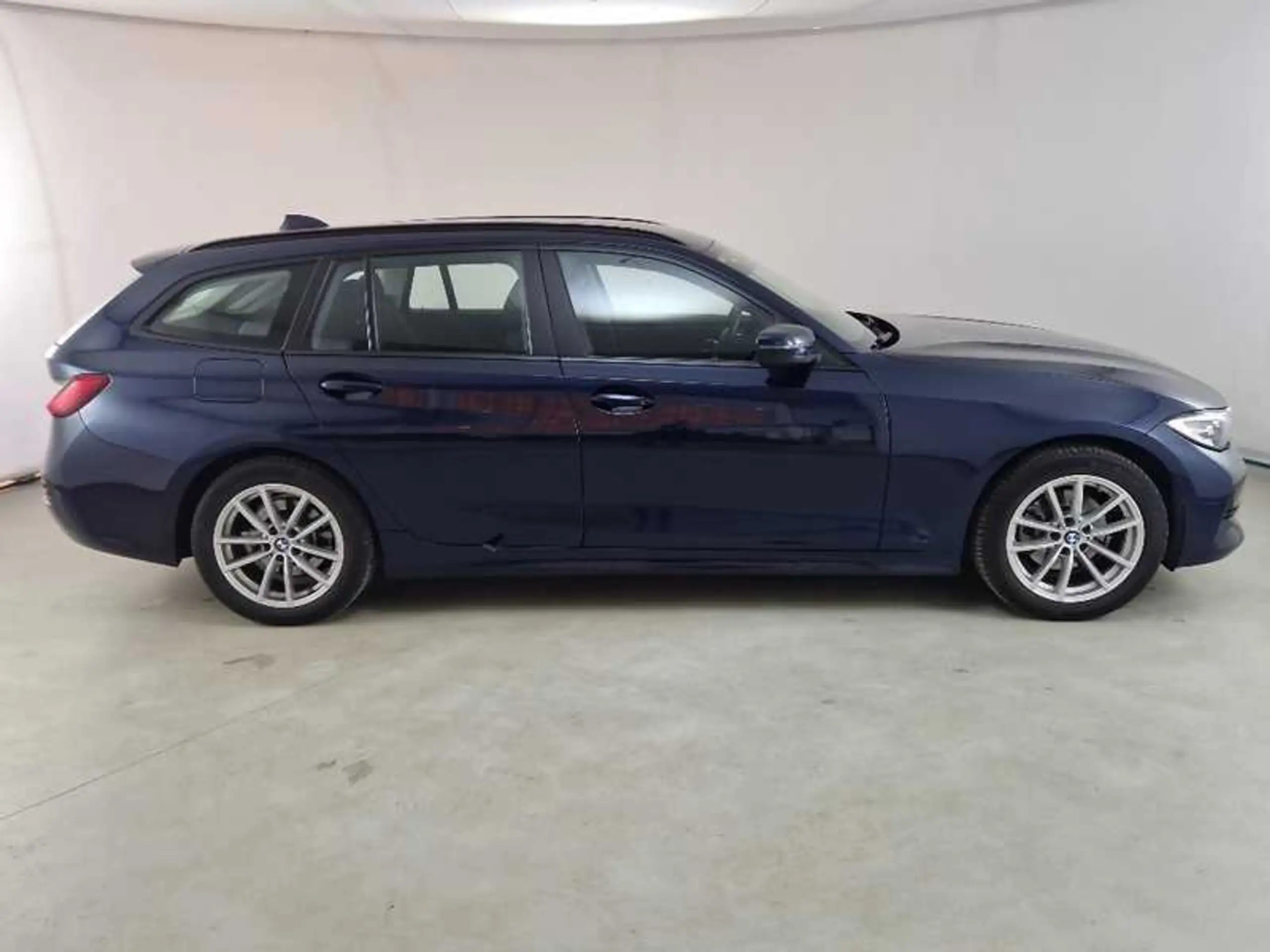 BMW - 320