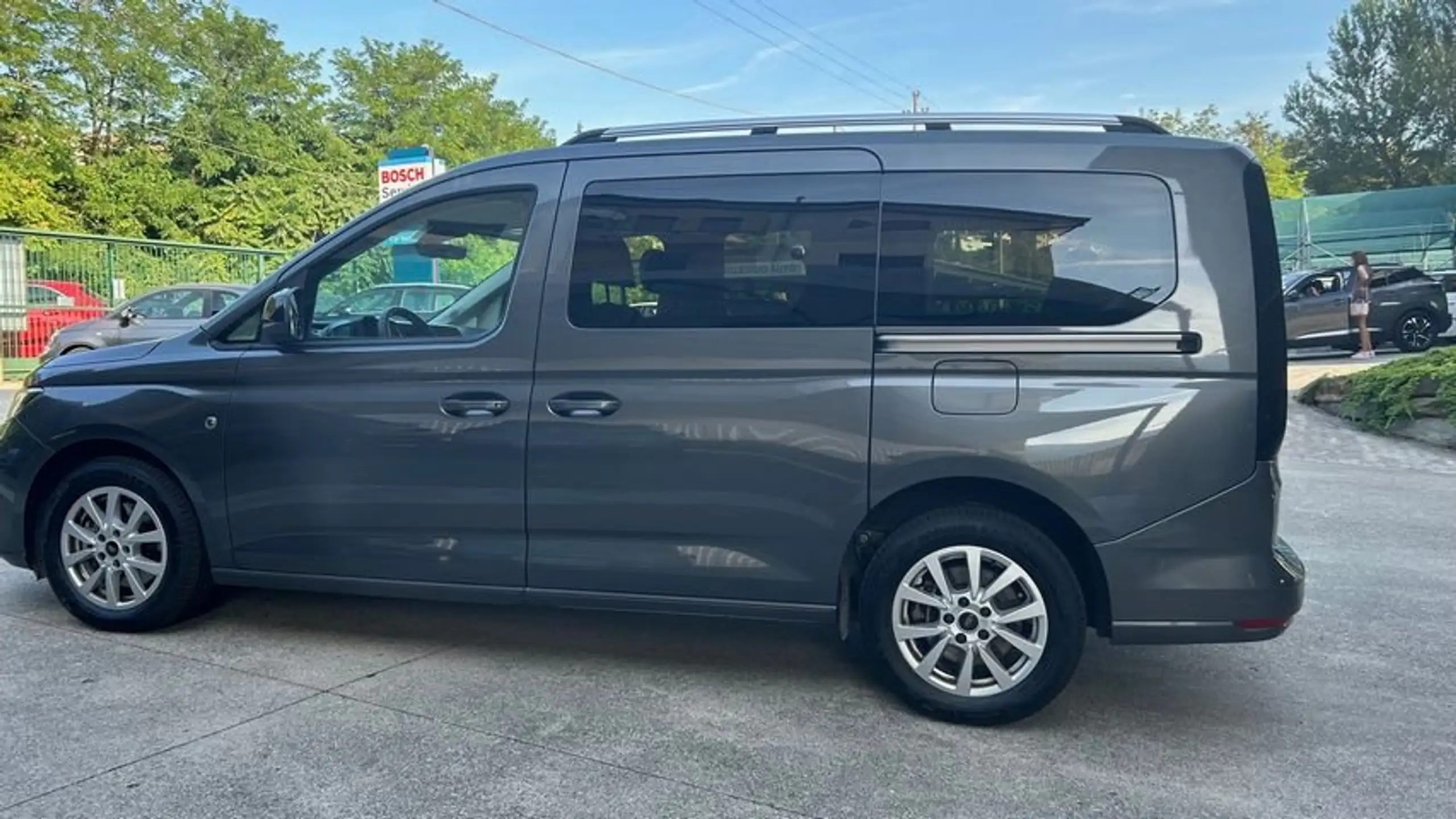 Ford - Grand Tourneo