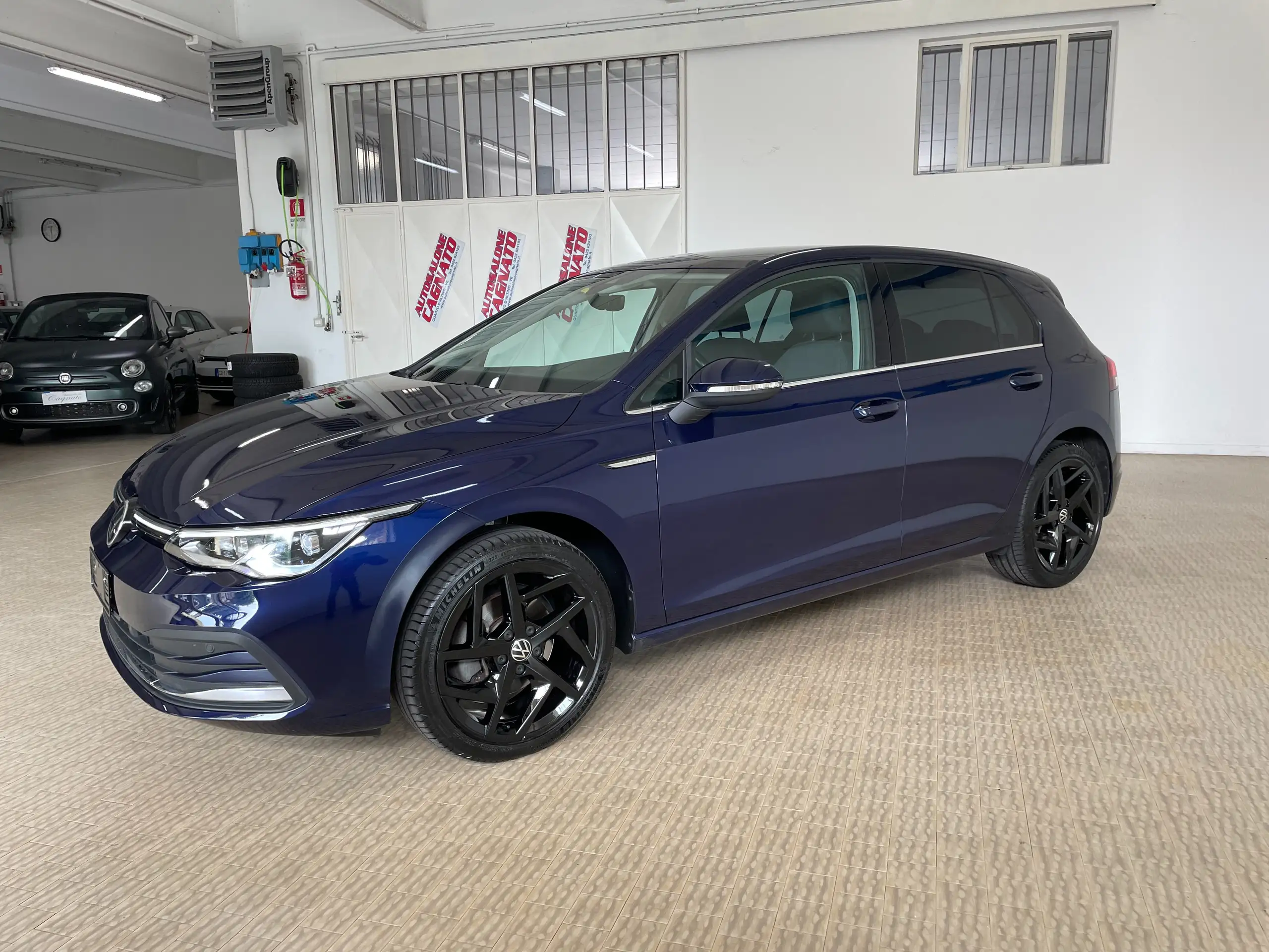 Volkswagen - Golf