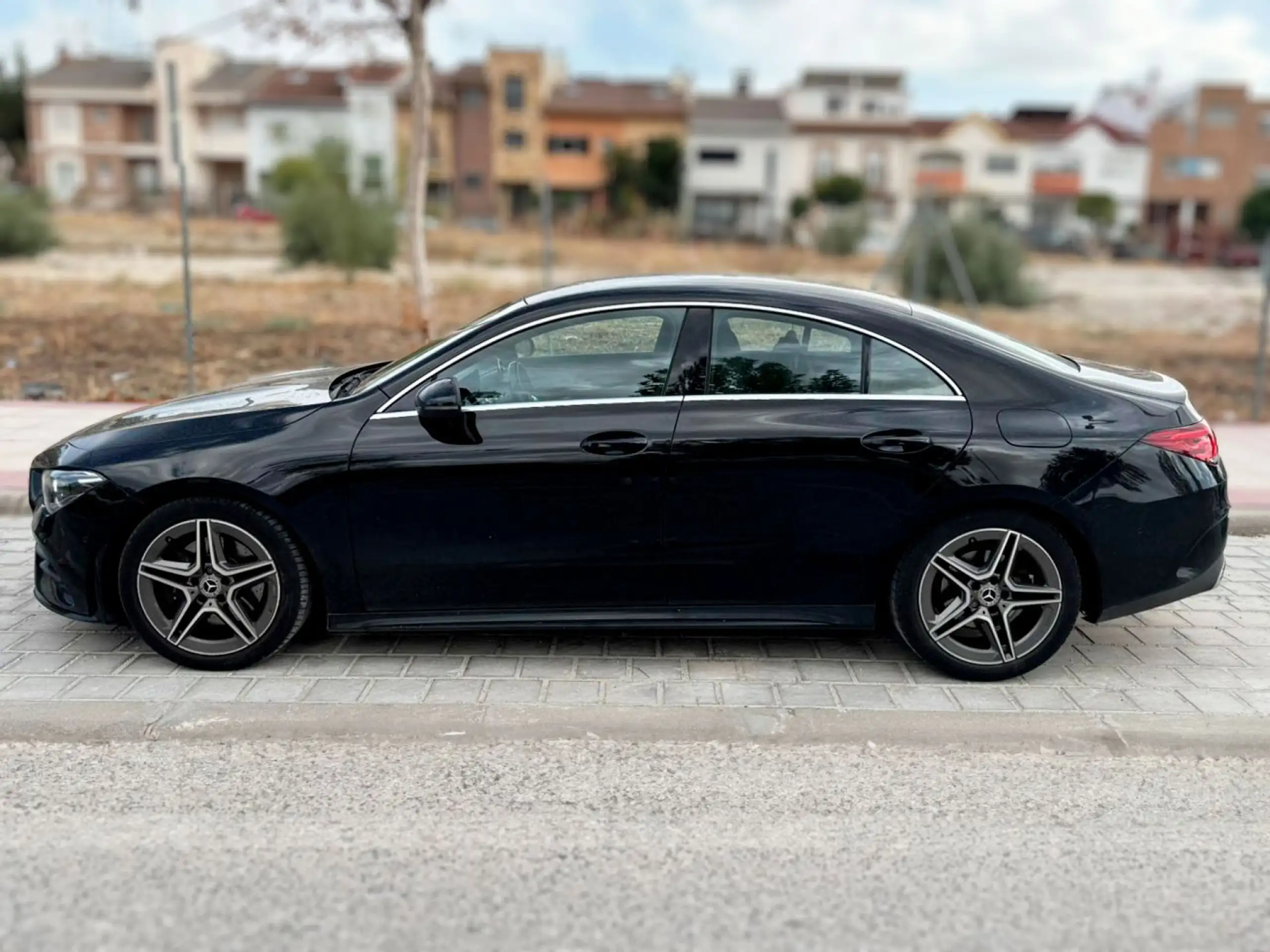 Mercedes-Benz - CLA 200