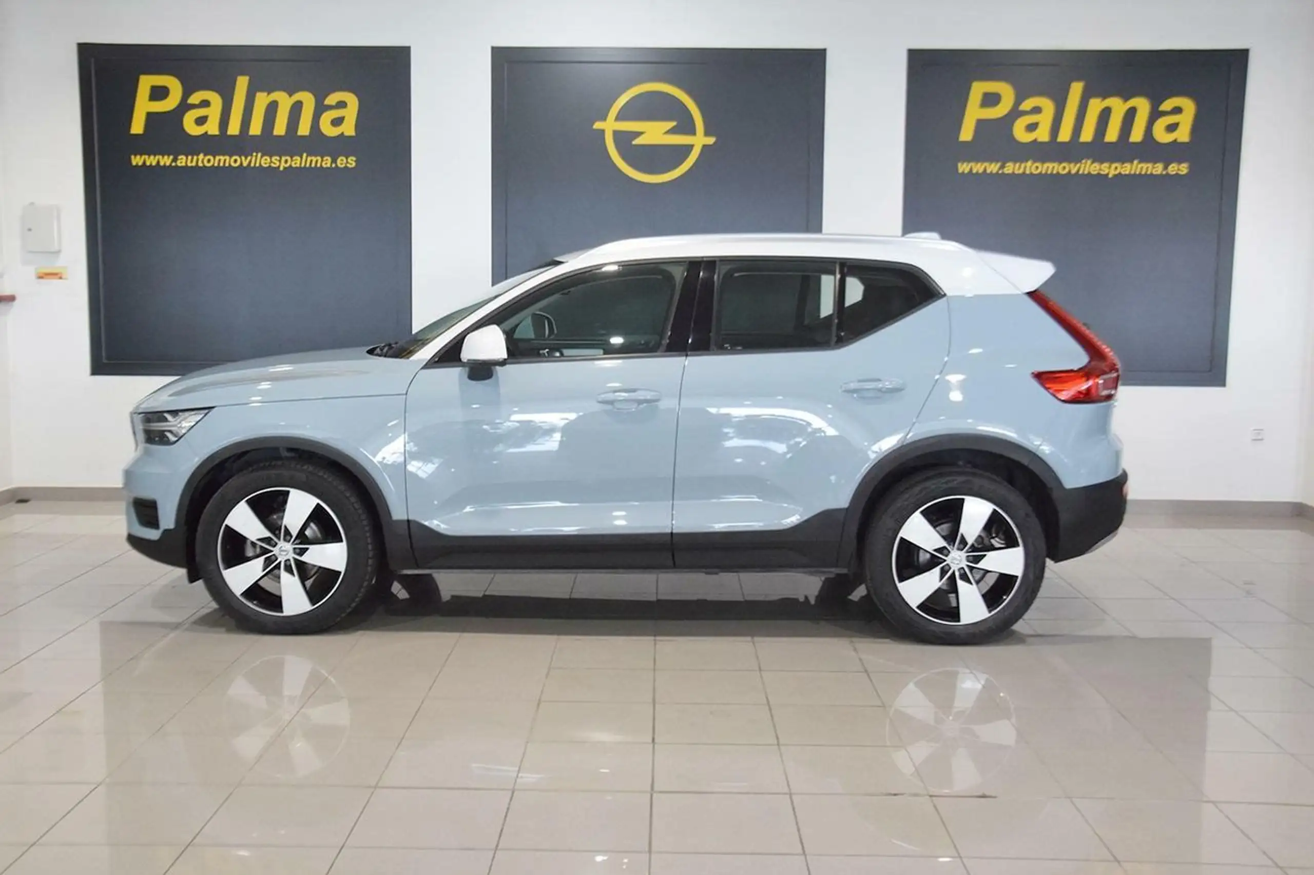 Volvo - XC40