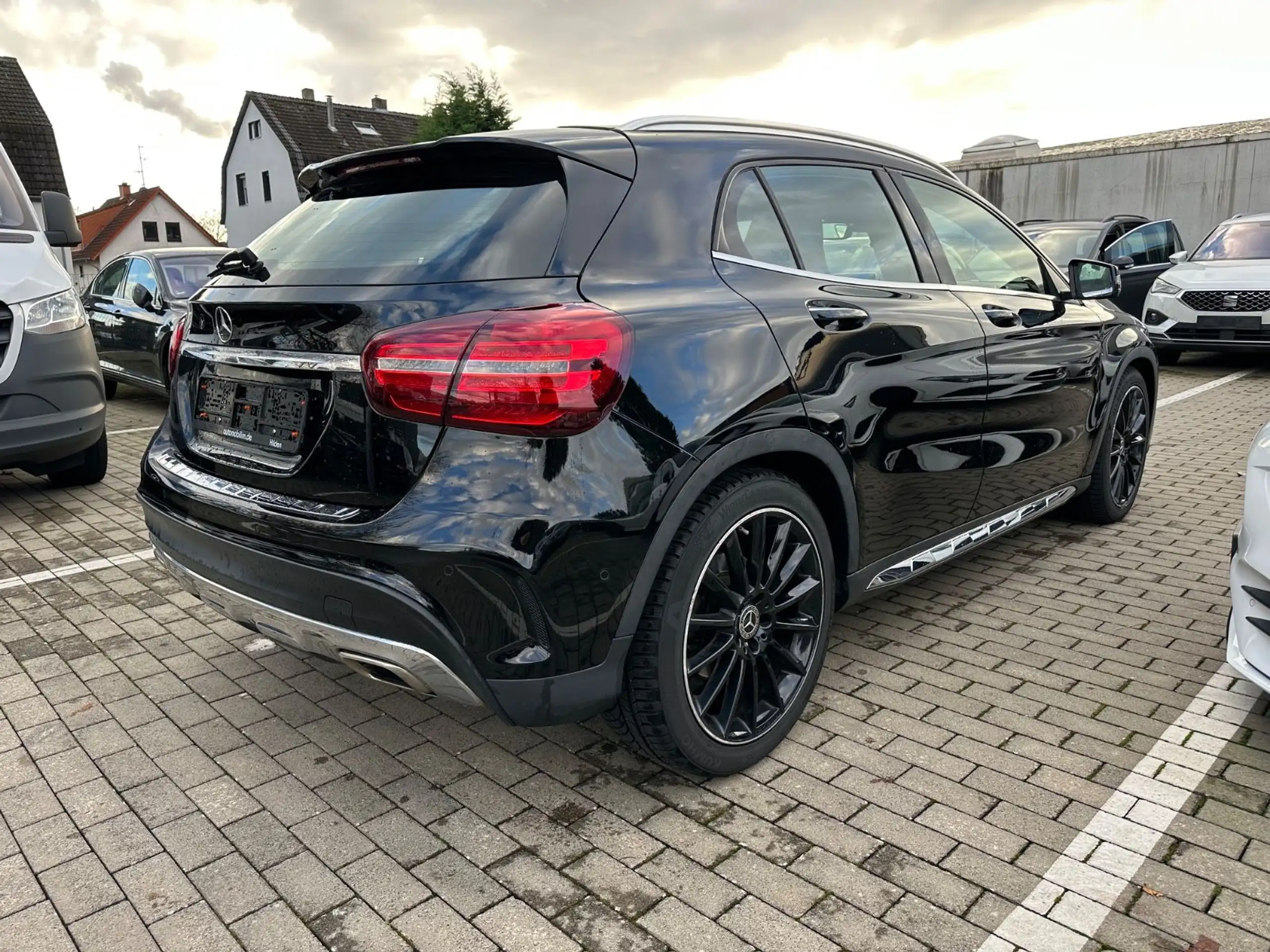 Mercedes-Benz - GLA 220