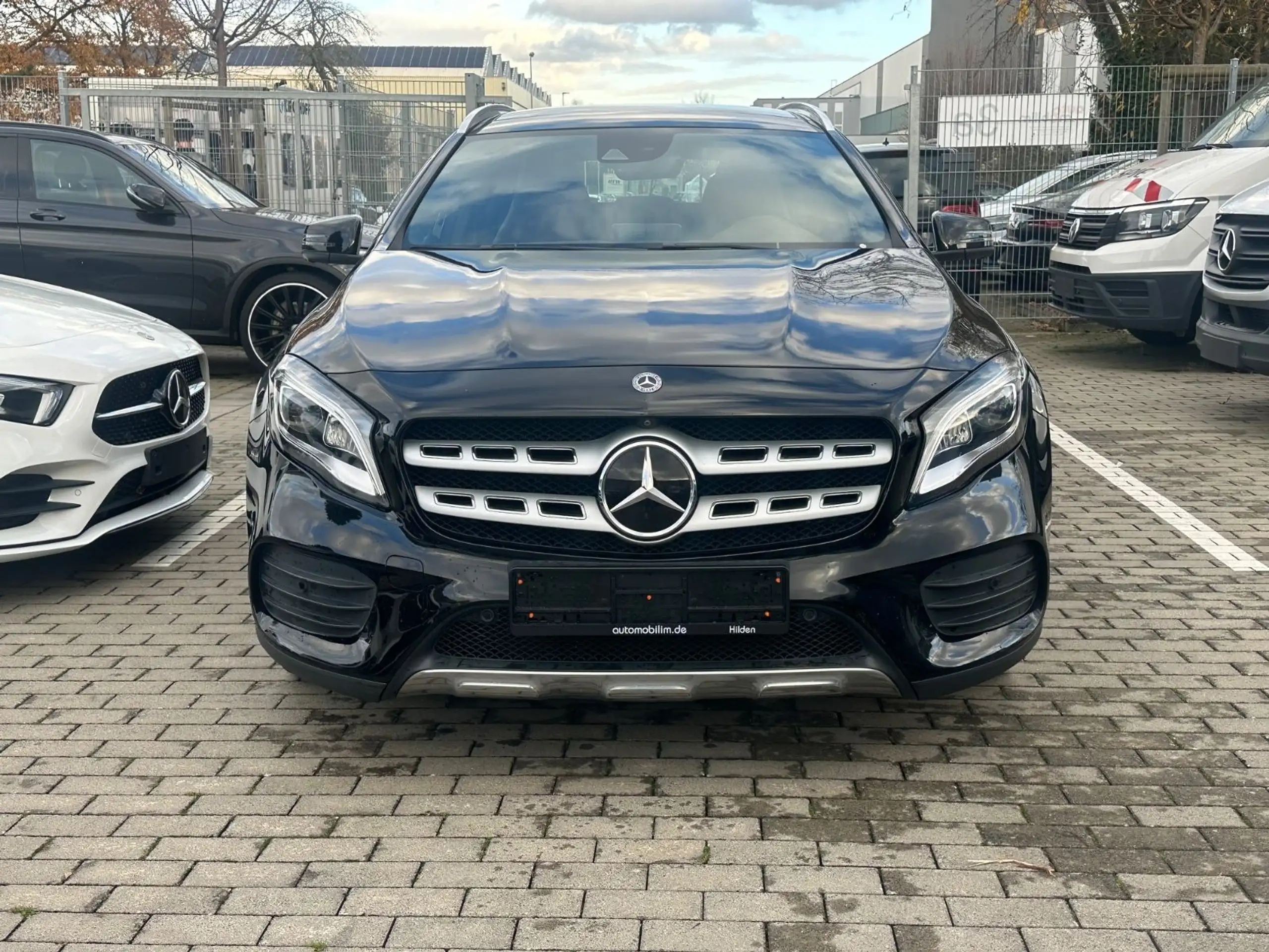 Mercedes-Benz - GLA 220