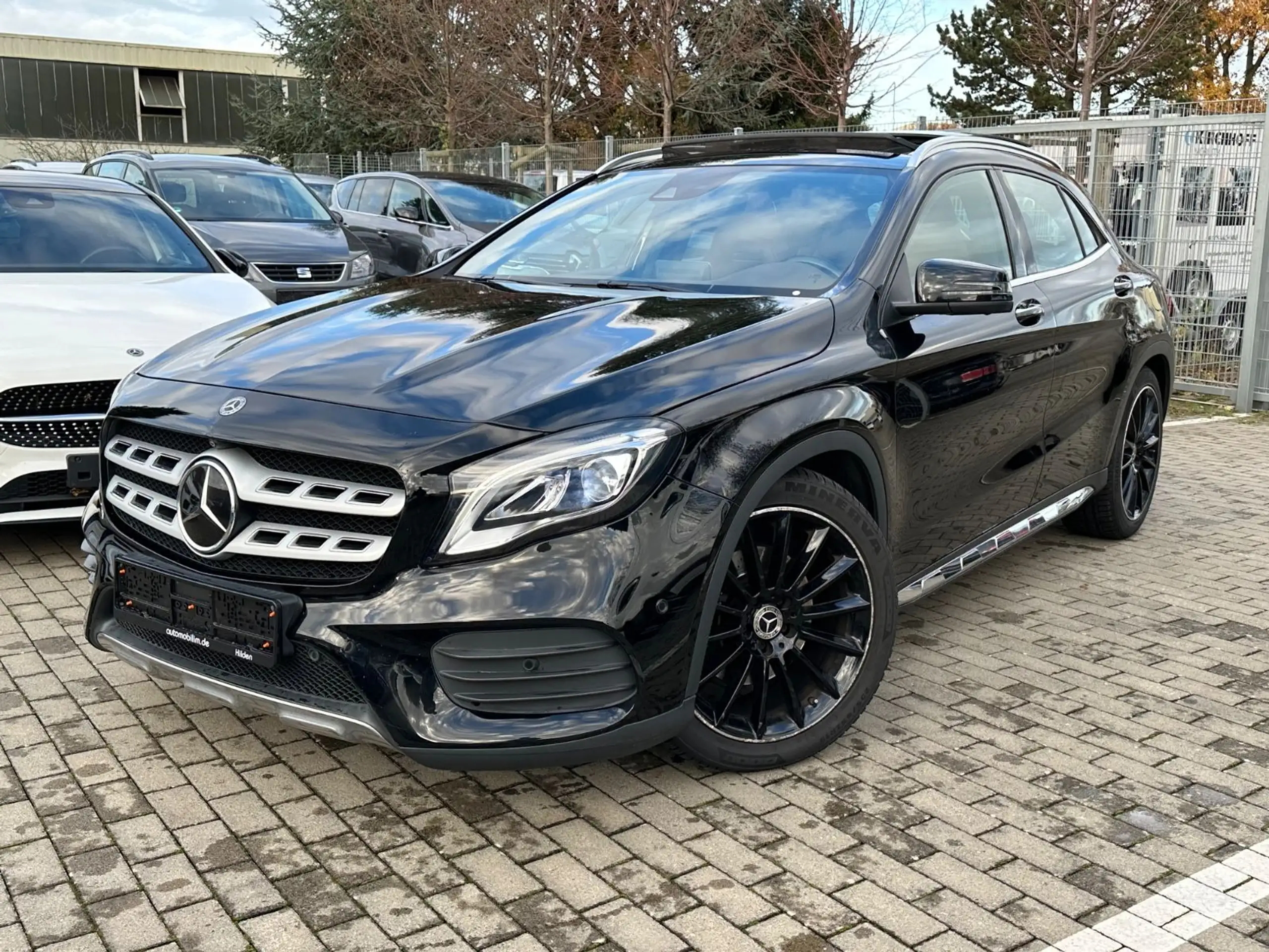 Mercedes-Benz - GLA 220