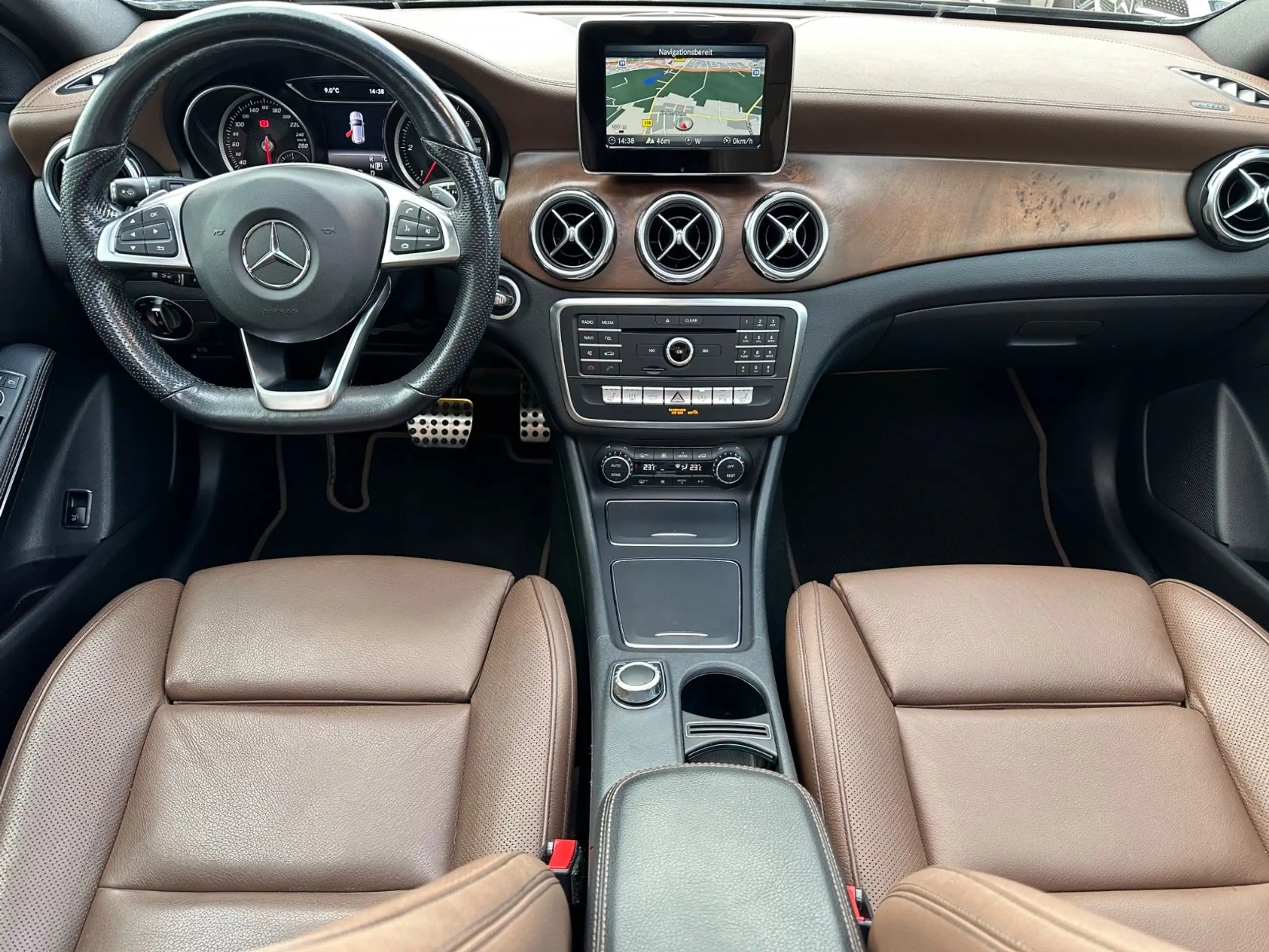 Mercedes-Benz - GLA 220