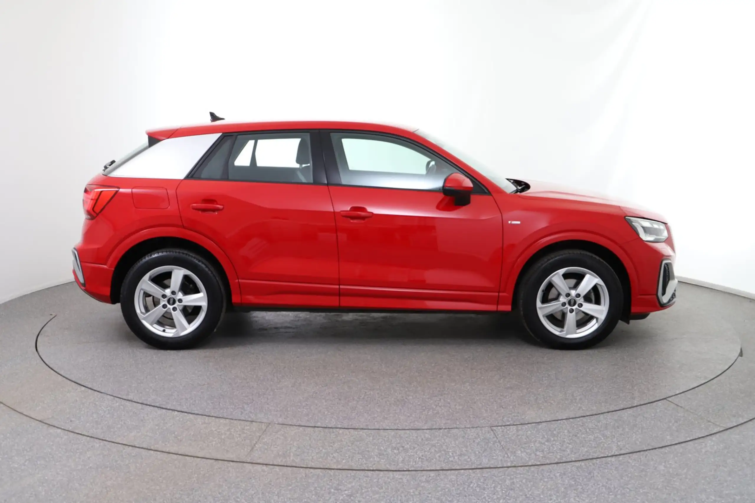 Audi - Q2