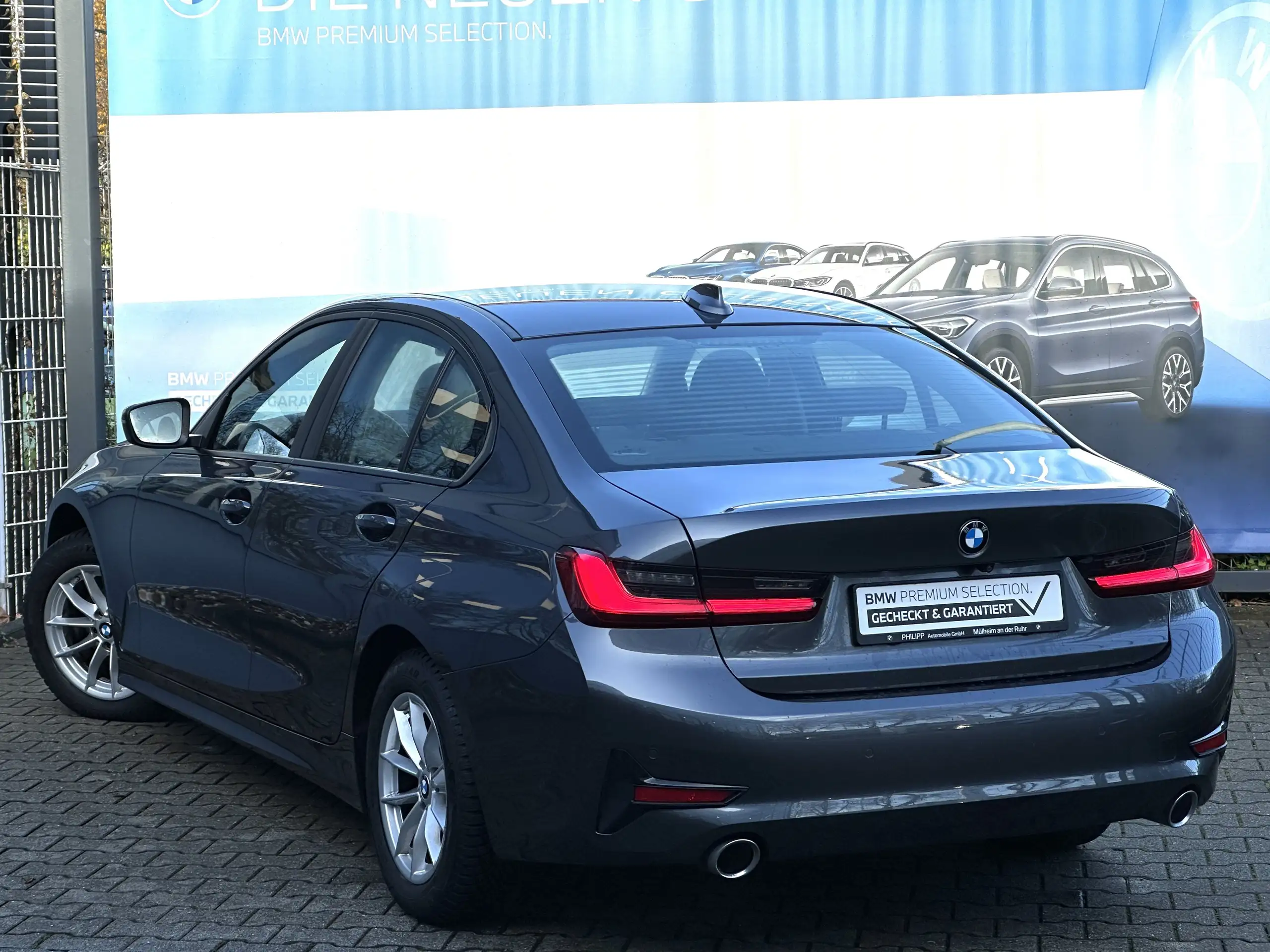 BMW - 320