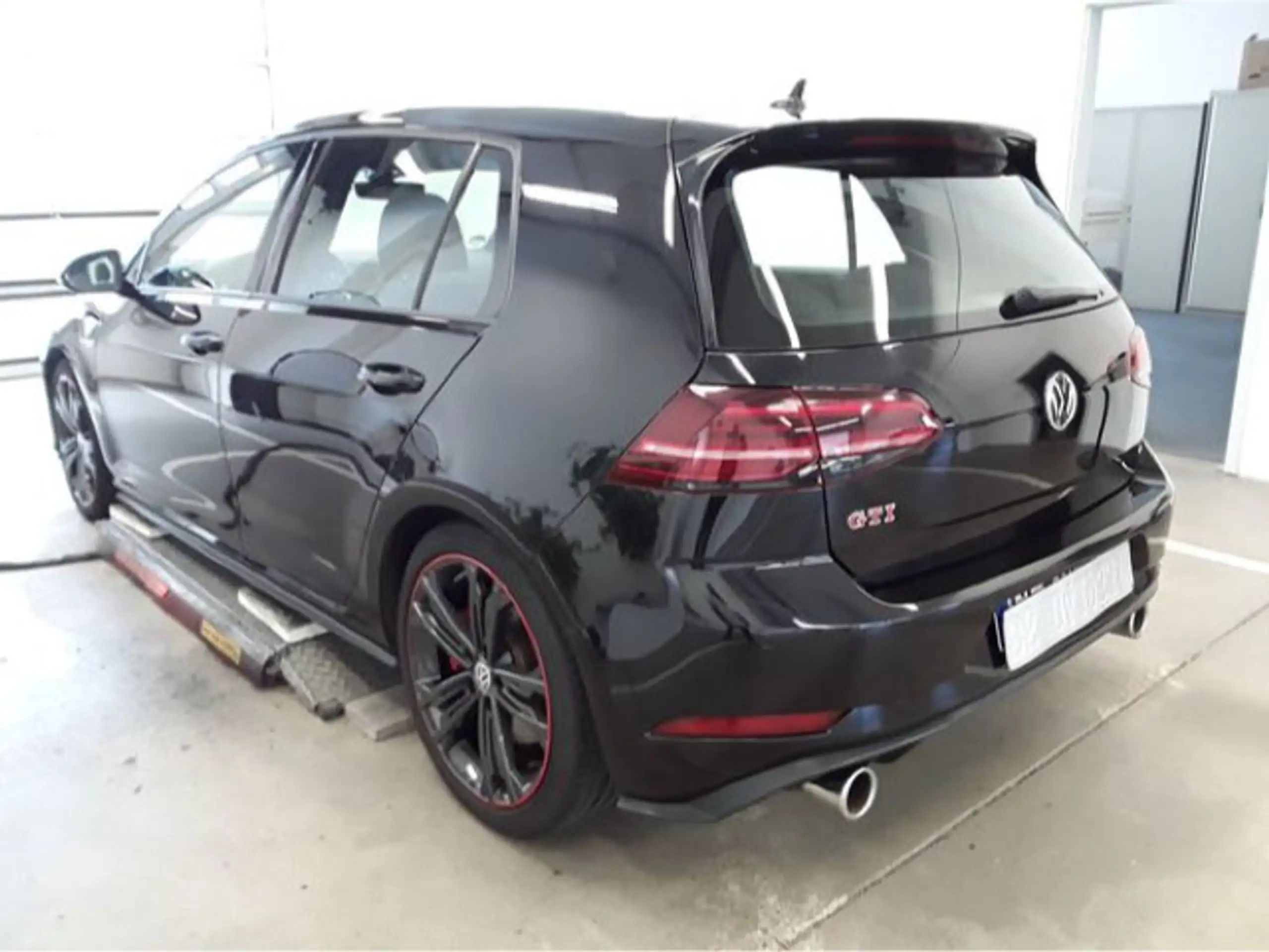 Volkswagen - Golf GTI