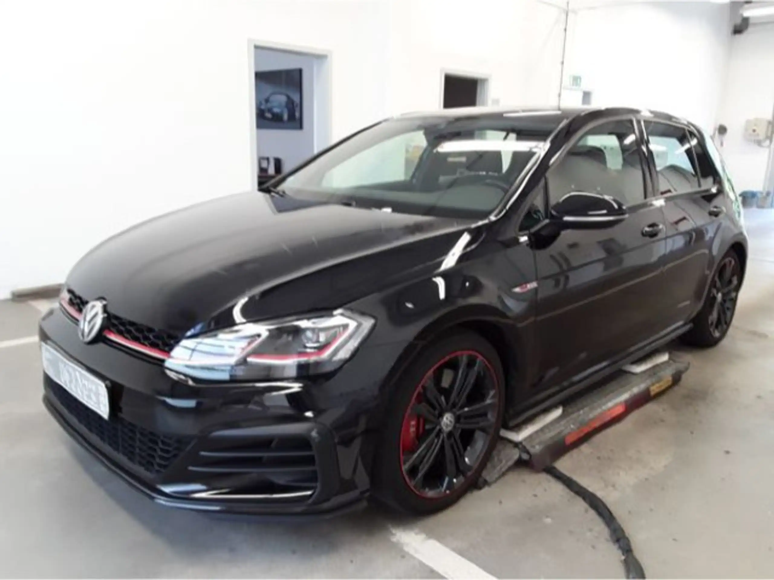 Volkswagen - Golf GTI