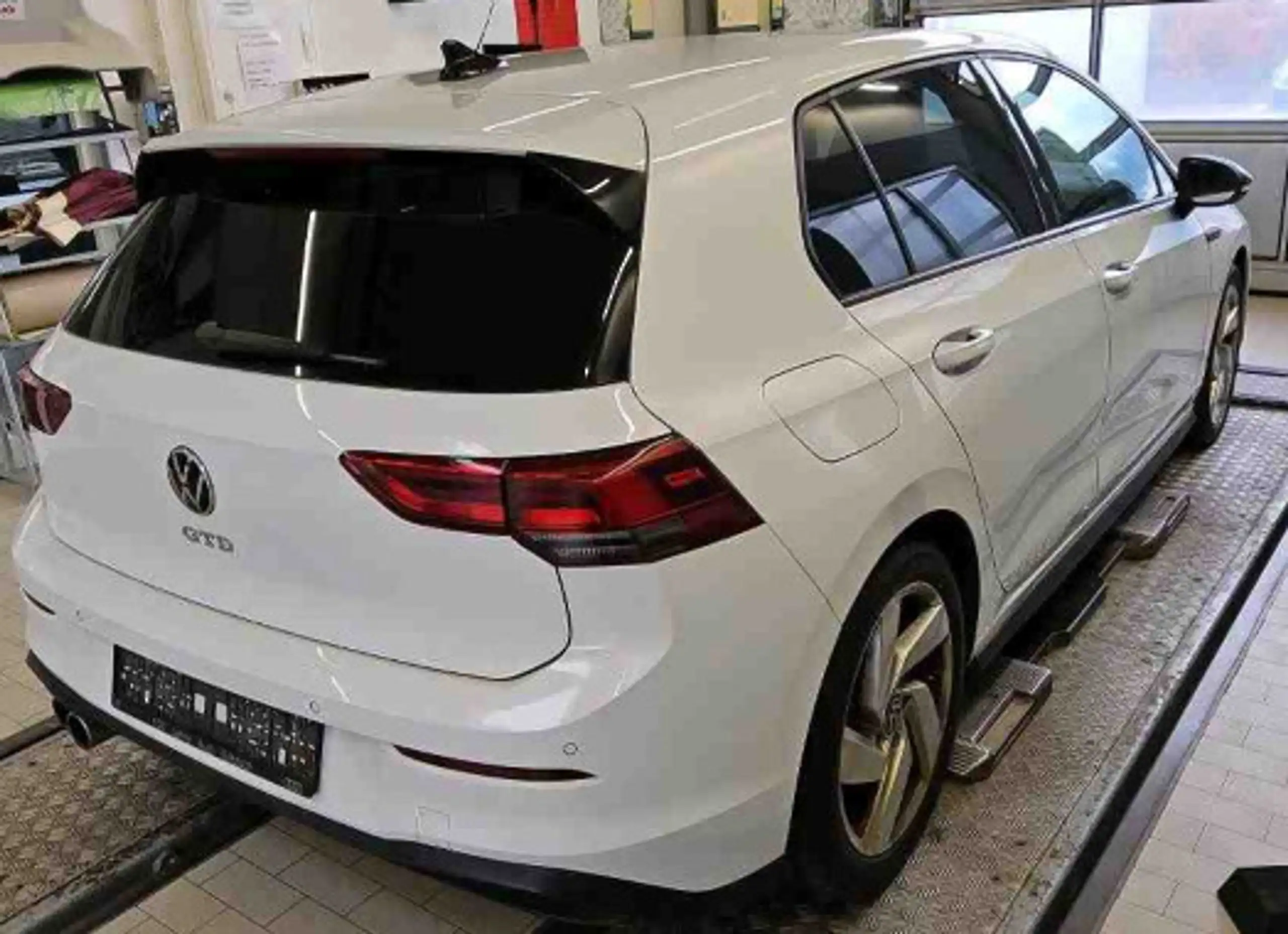 Volkswagen - Golf