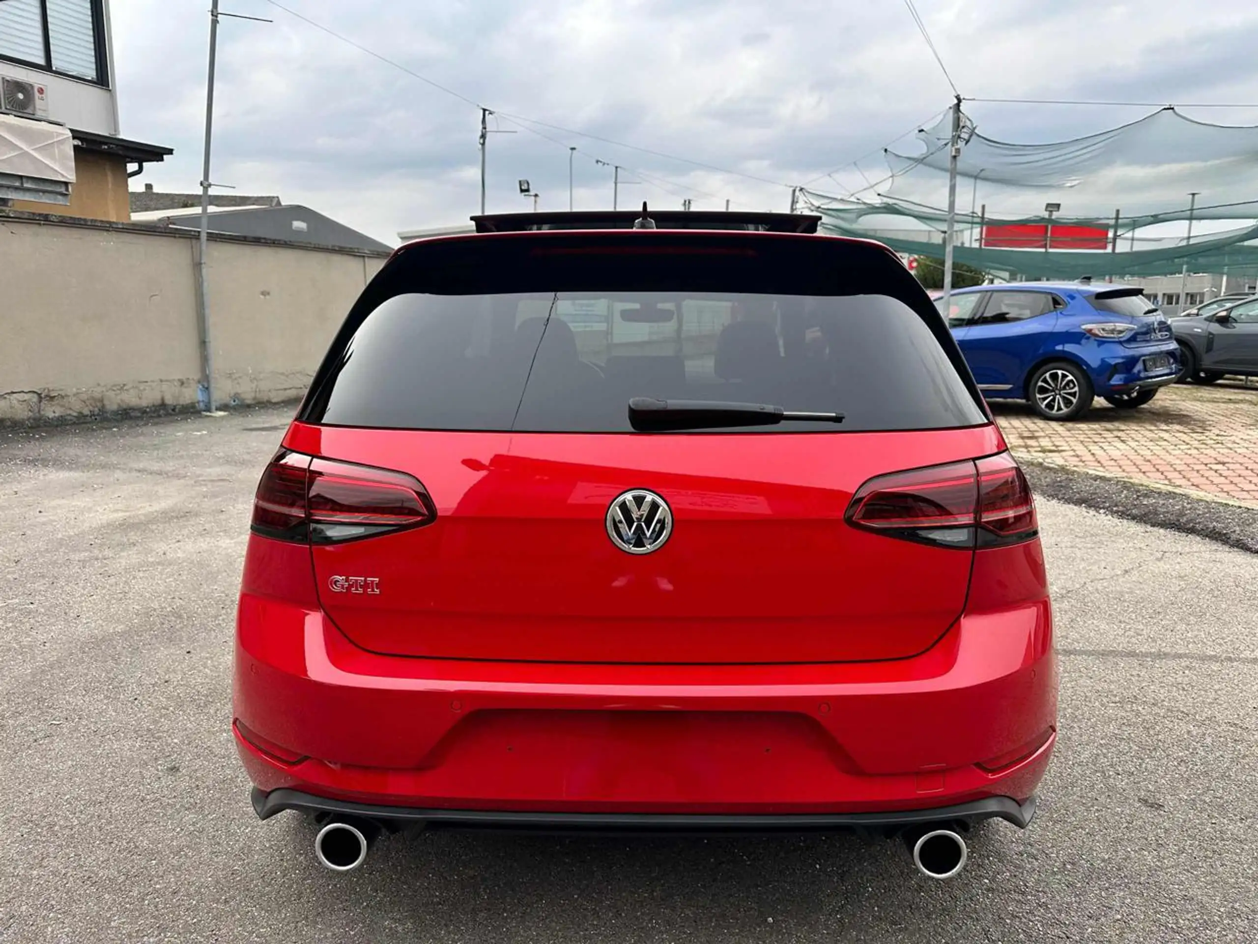 Volkswagen - Golf GTI