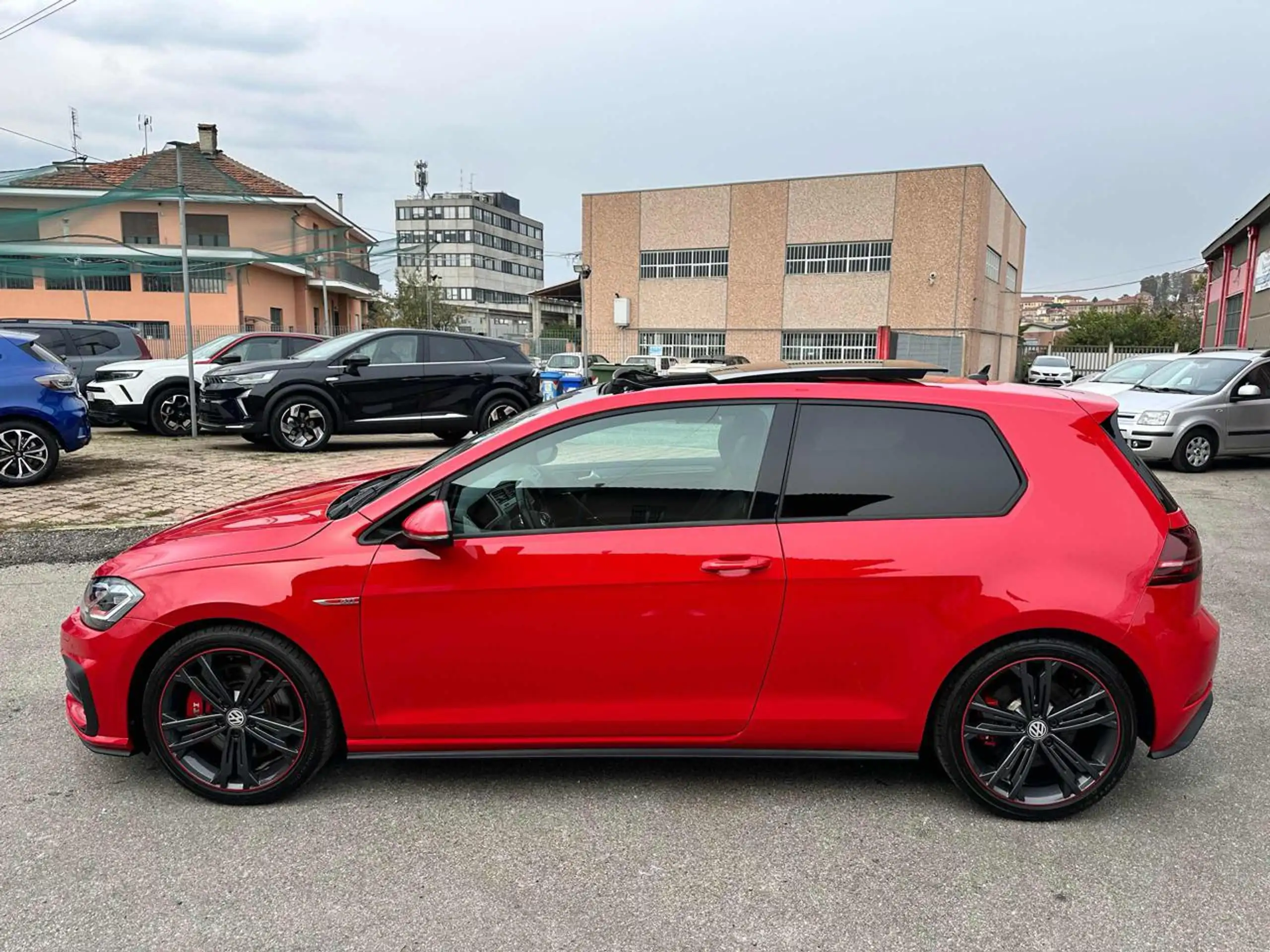 Volkswagen - Golf GTI